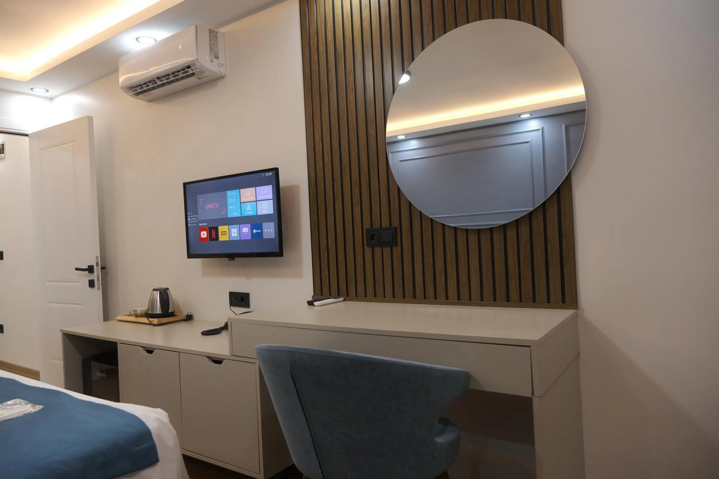 TV and multimedia in Florya House Hotel