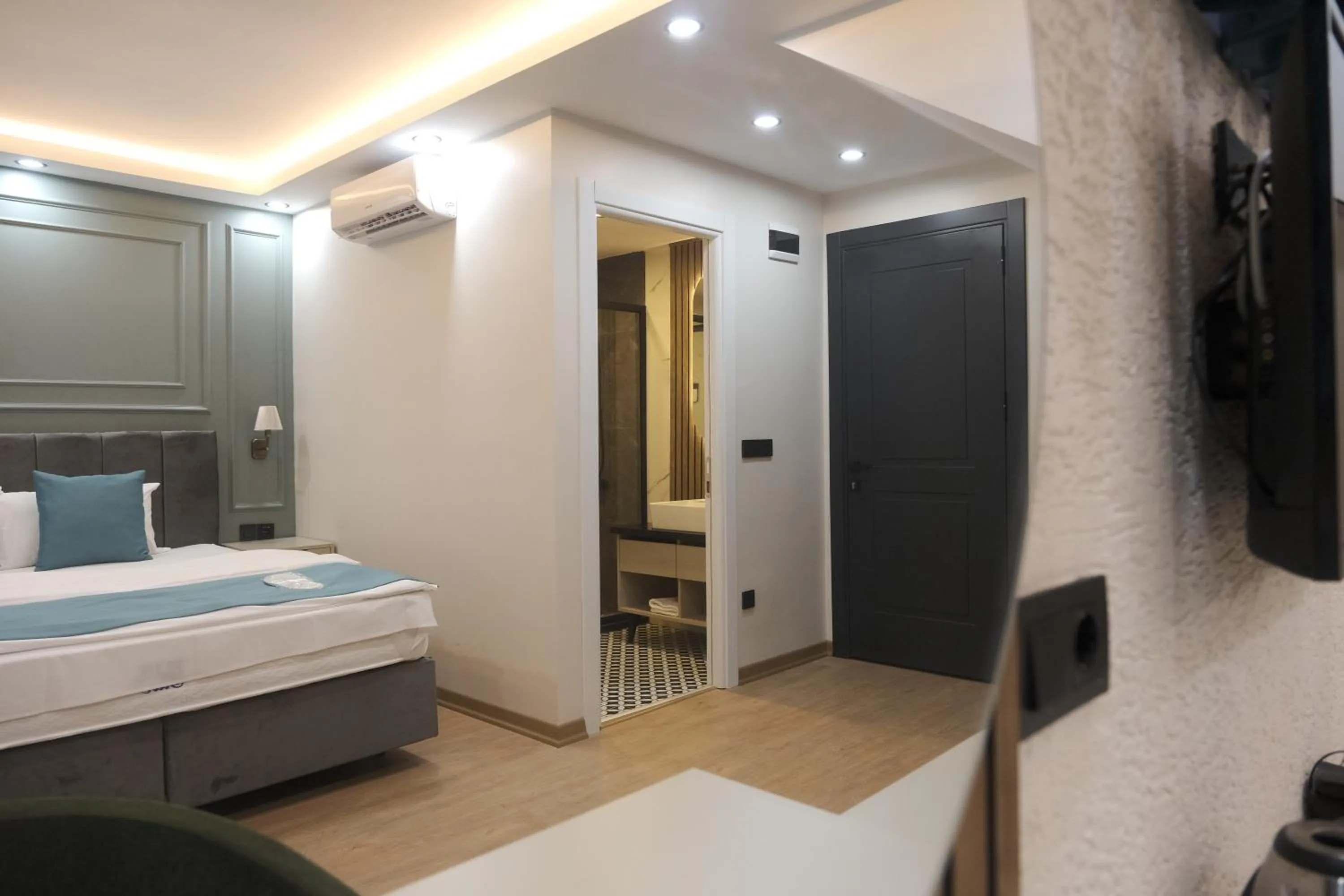 Photo of the whole room, Bed in Florya House Hotel