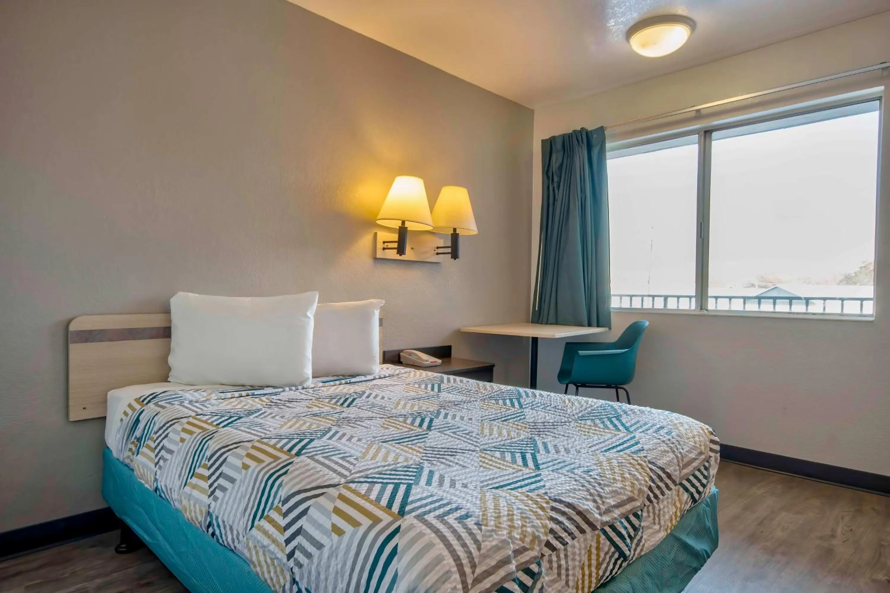 Bedroom, Bed in Motel 6-Farmington, NM