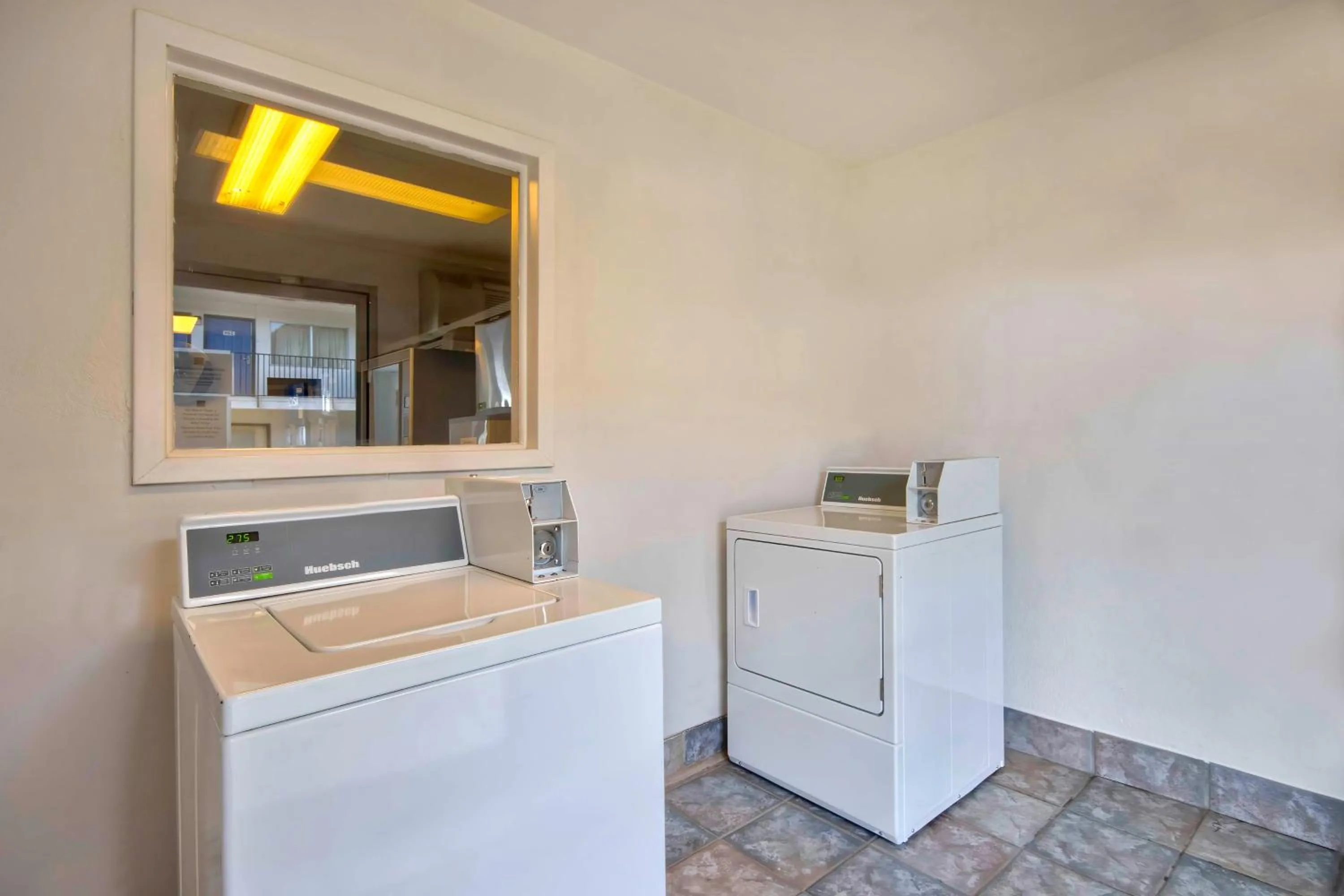 Property building in Motel 6-Farmington, NM