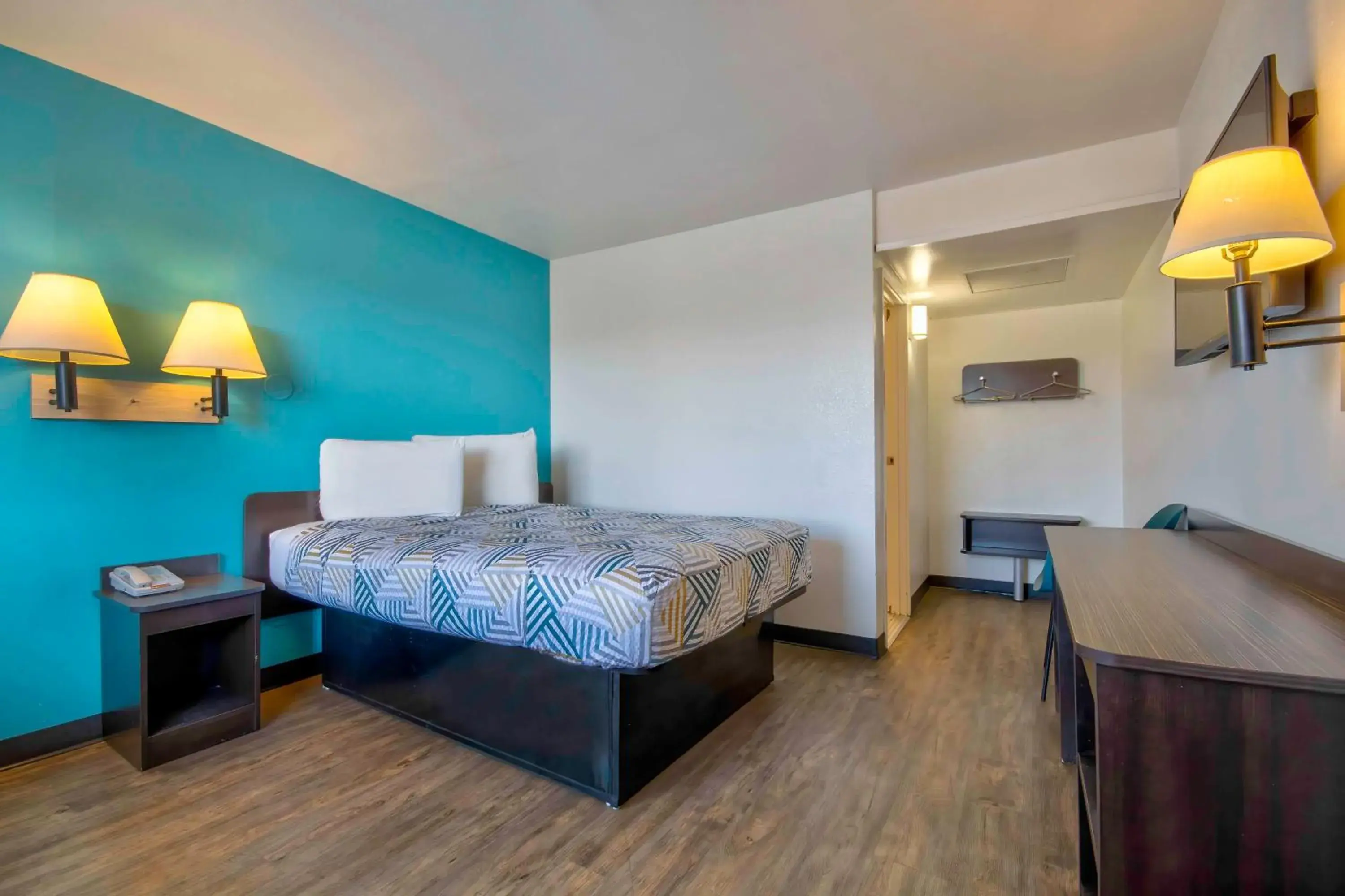 Bedroom, Bed in Motel 6-Farmington, NM Bedroom, Bed in Motel 6-Farmington, NM