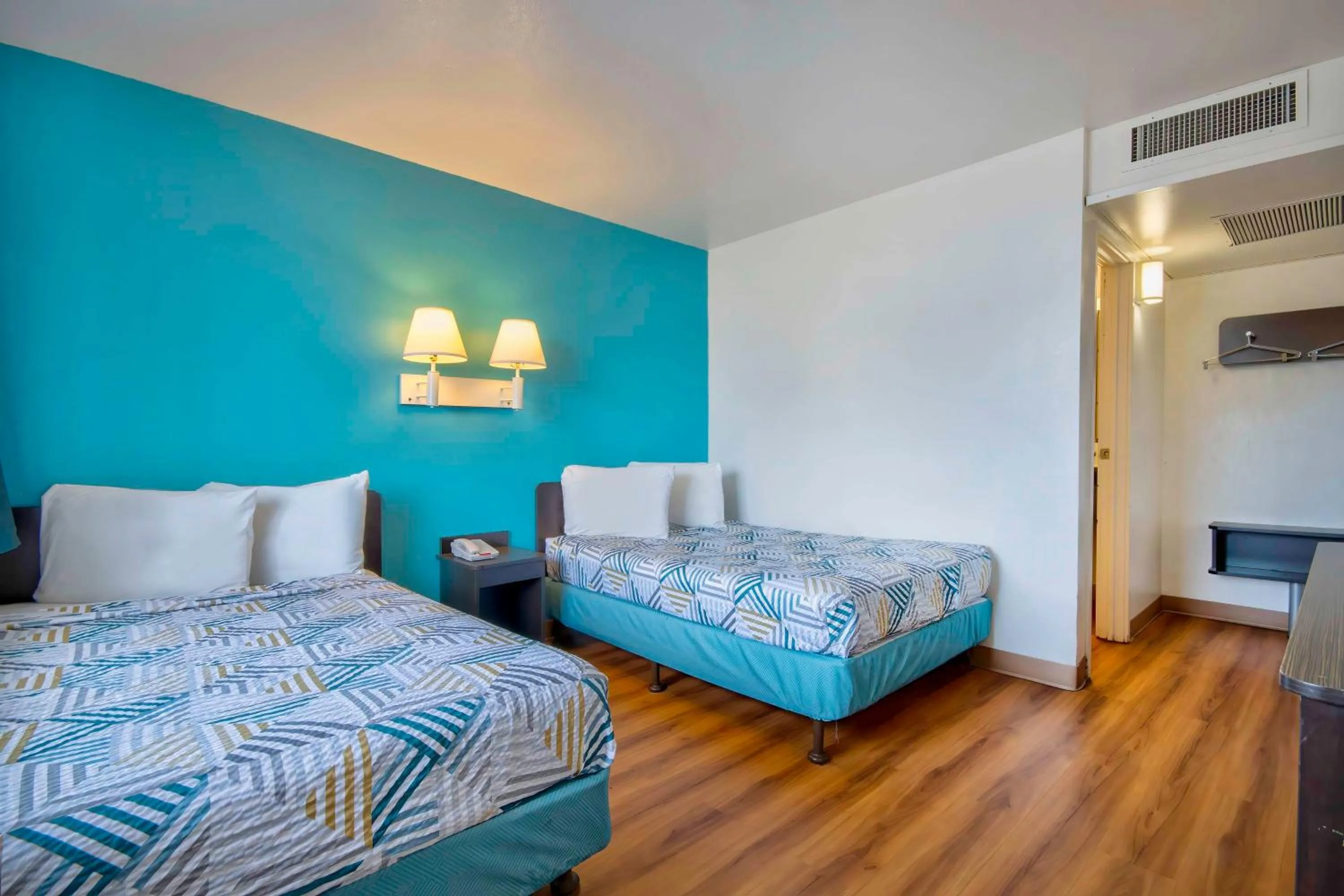 Bedroom, Bed in Motel 6-Farmington, NM