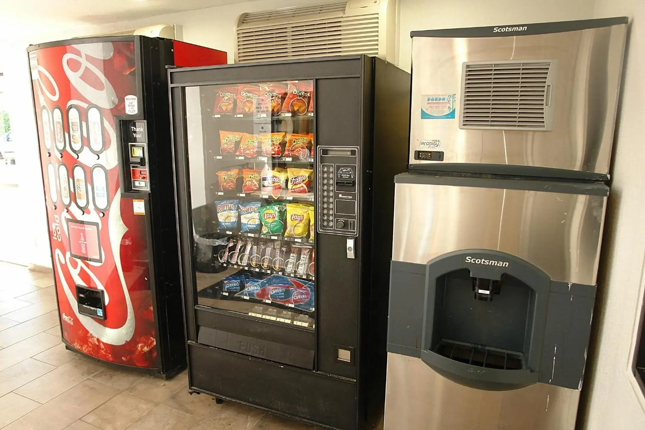 vending machine, Supermarket/Shops in Motel 6 Hattiesburg, MS