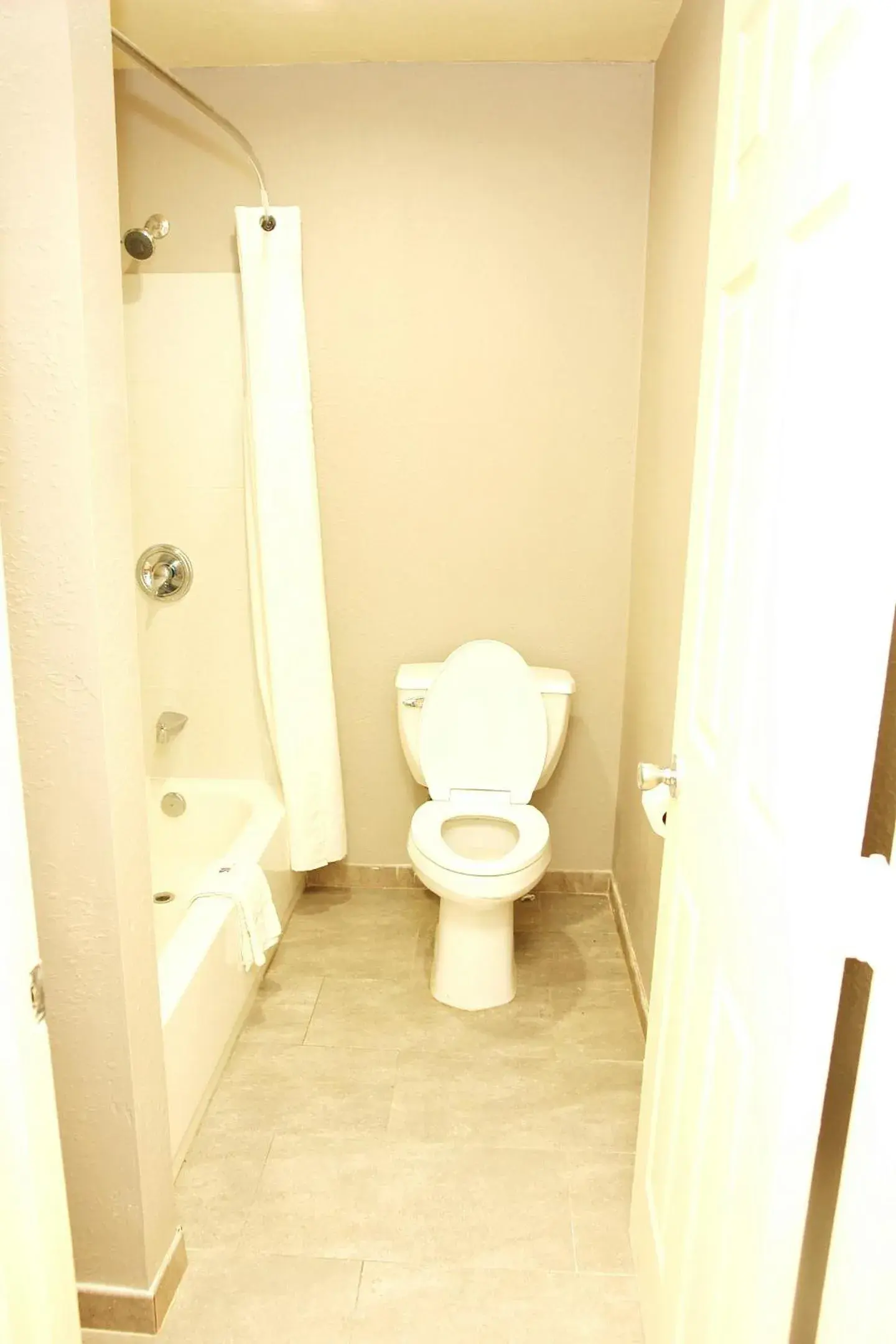 Bathroom in Motel 6 Hattiesburg, MS