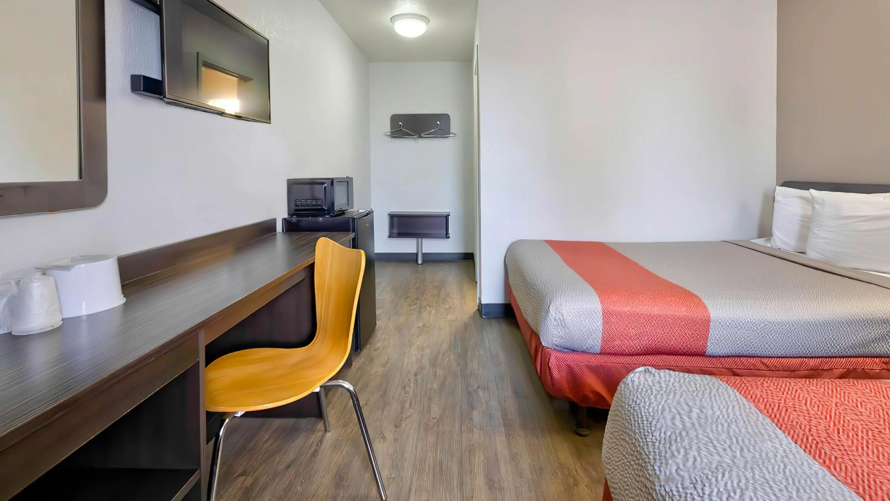 Photo of the whole room, Bed in Motel 6-Gallup, NM