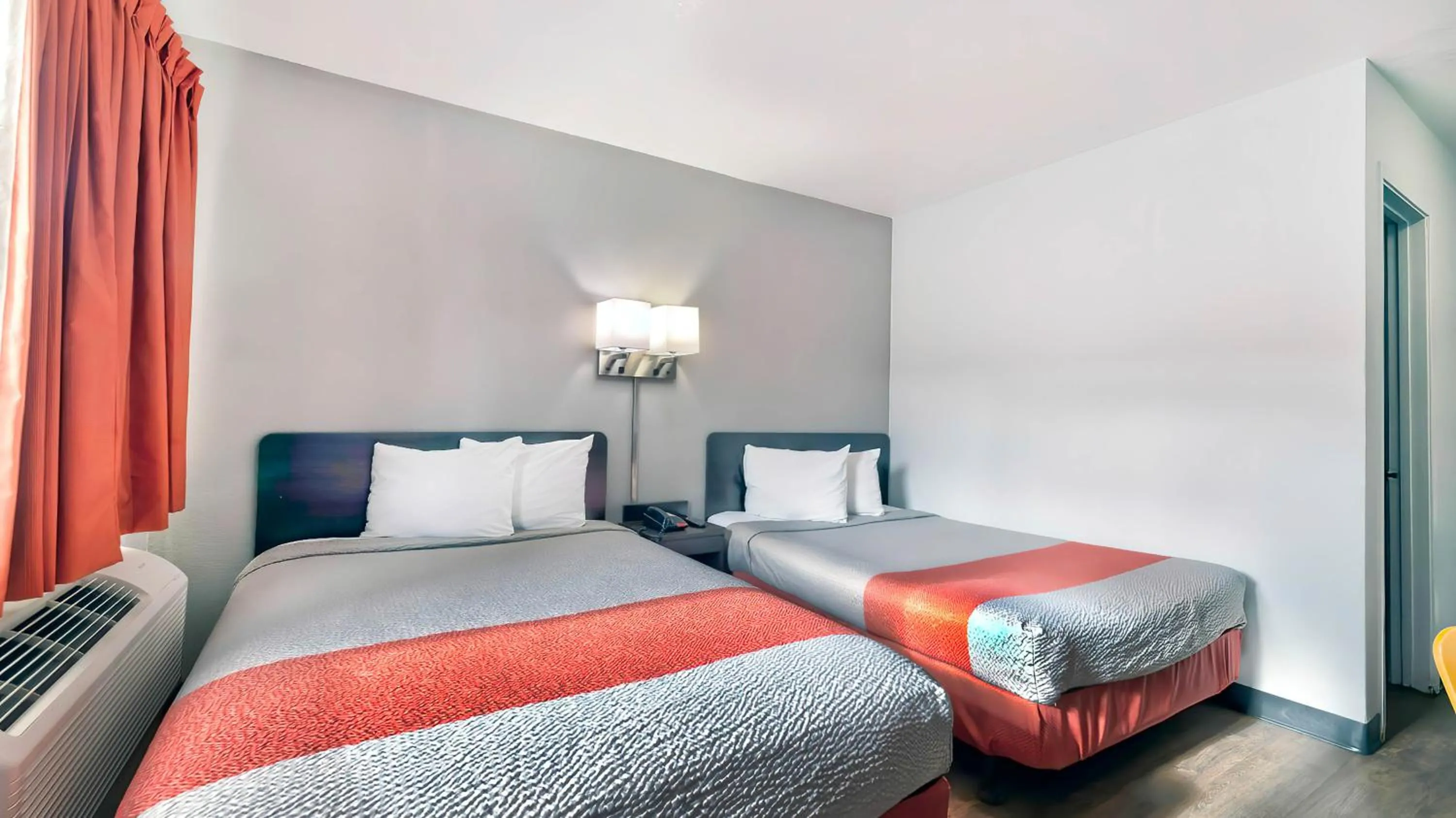 Photo of the whole room, Bed in Motel 6-Gallup, NM