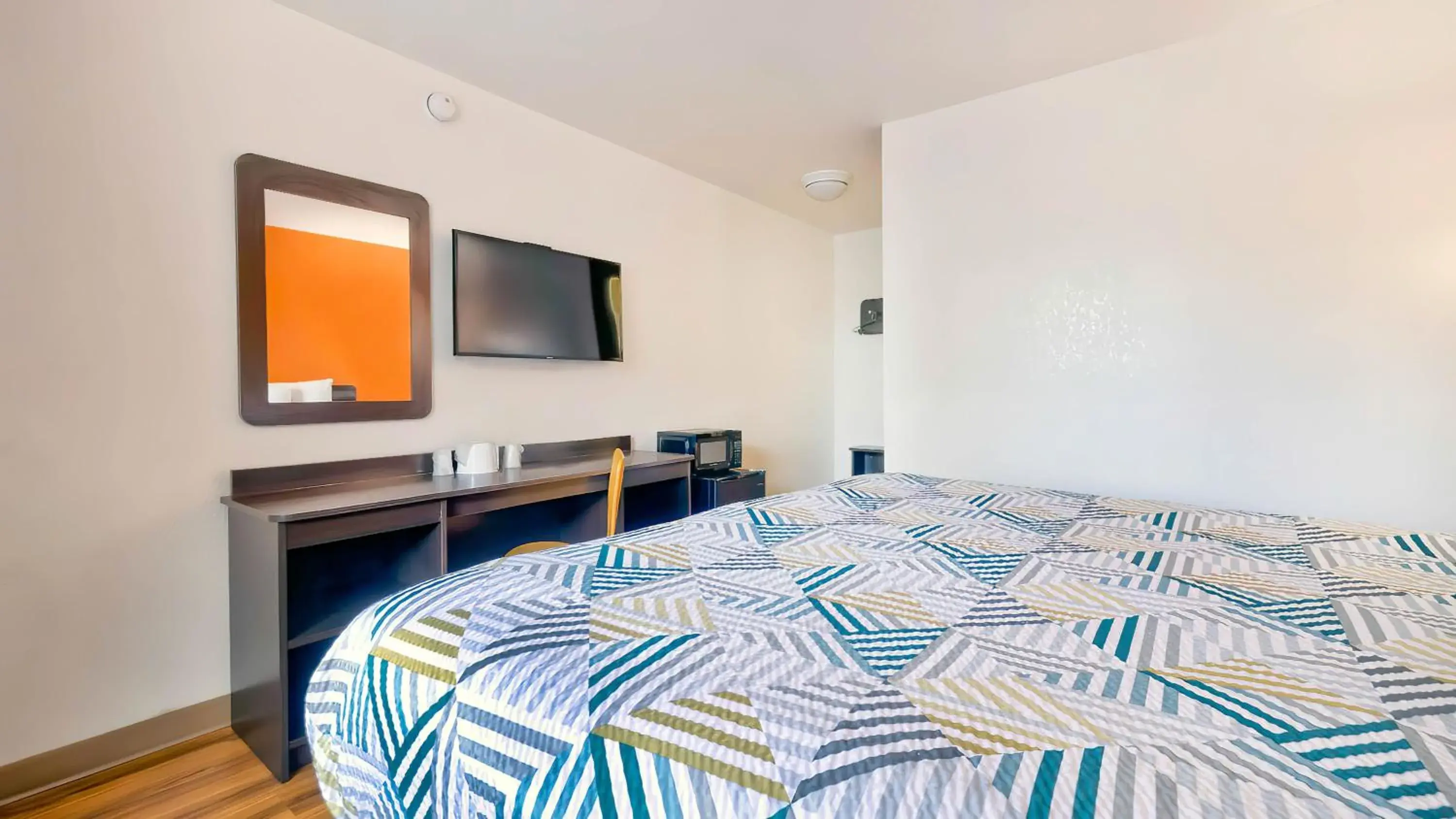 Photo of the whole room, Bed in Motel 6-Gallup, NM Photo of the whole room, Bed in Motel 6-Gallup, NM