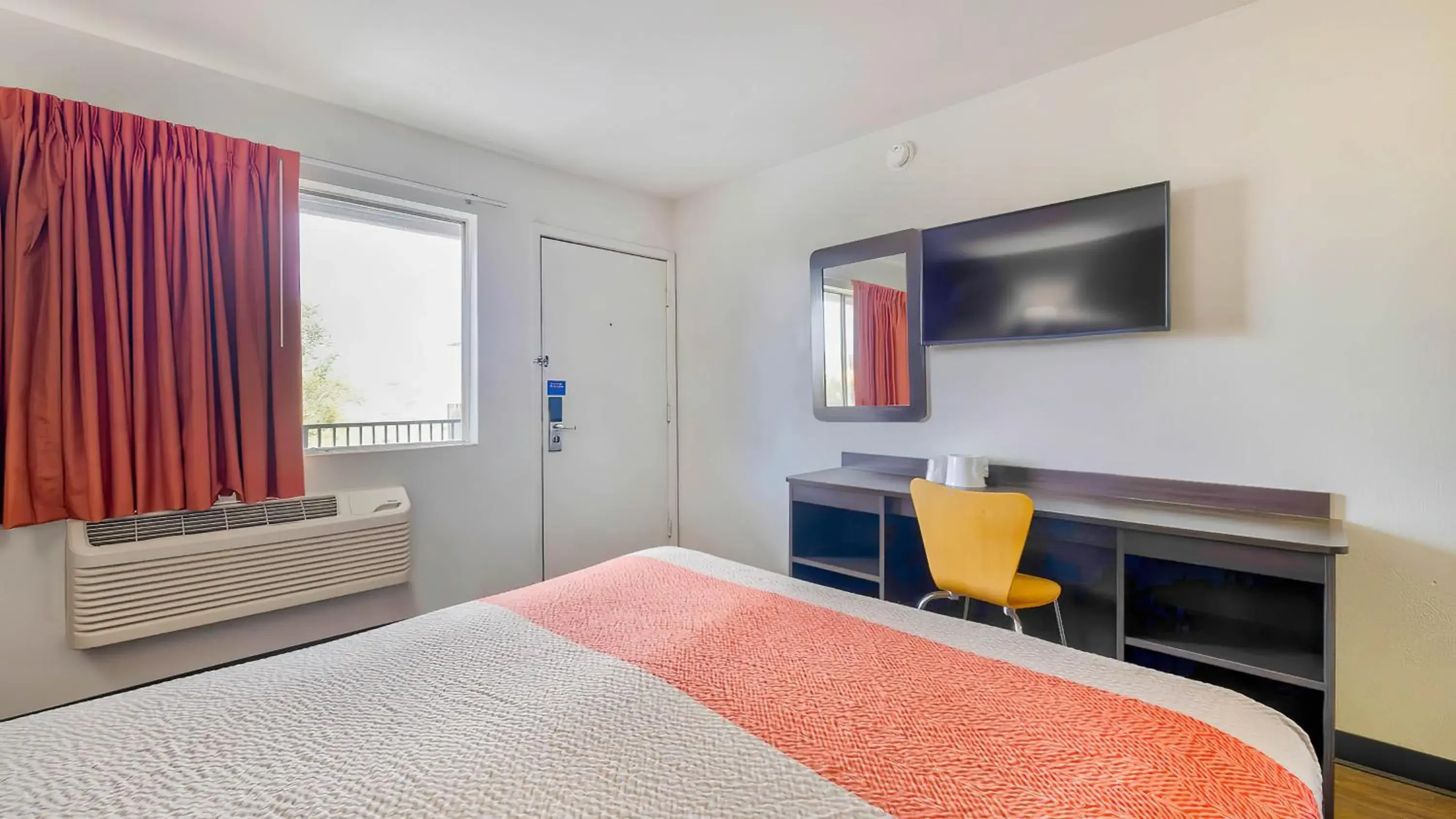 Photo of the whole room, Bed in Motel 6-Gallup, NM Photo of the whole room, Bed in Motel 6-Gallup, NM