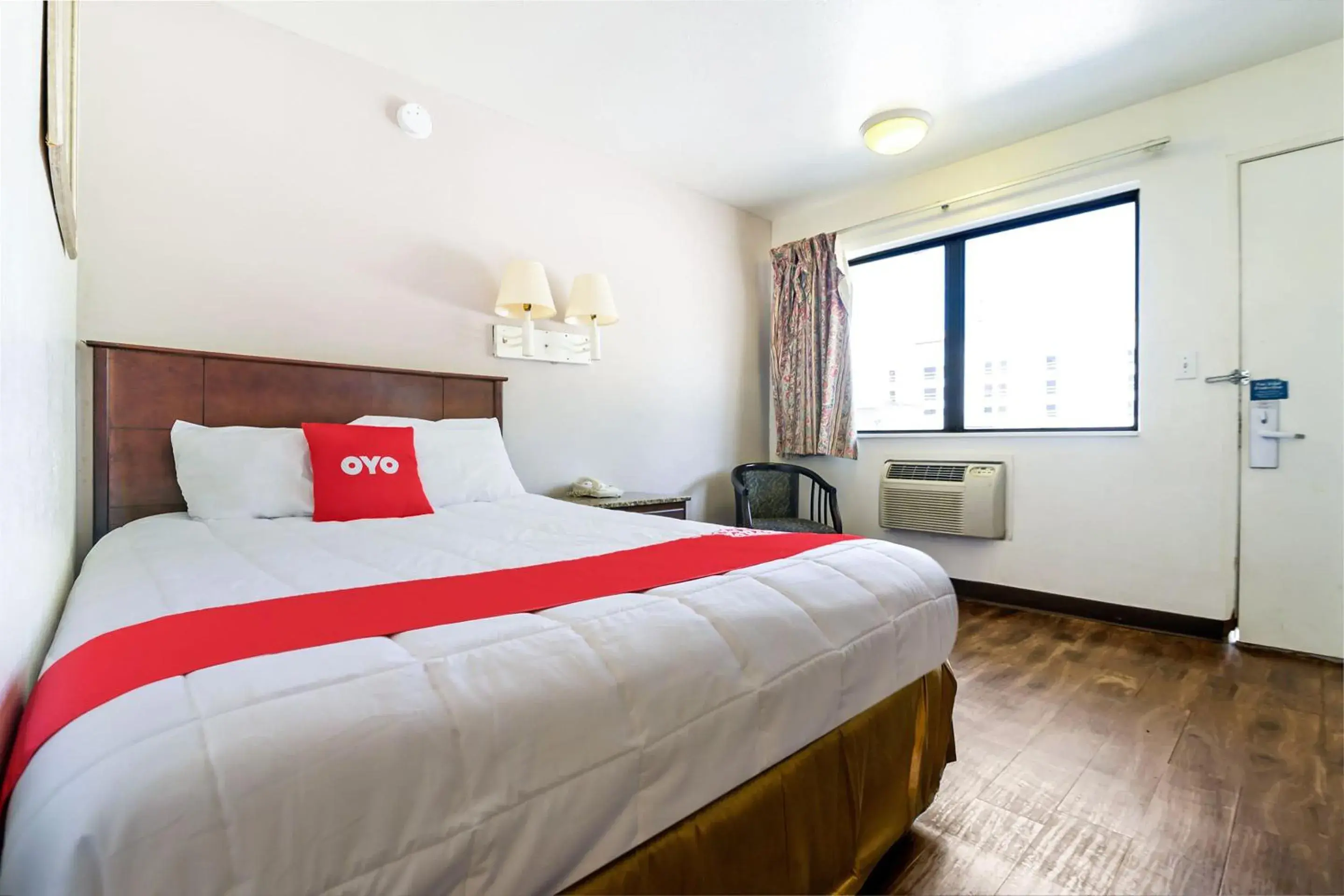 Bedroom, Bed in OYO Hotel South Bend - Campus Bedroom, Bed in OYO Hotel South Bend - Campus