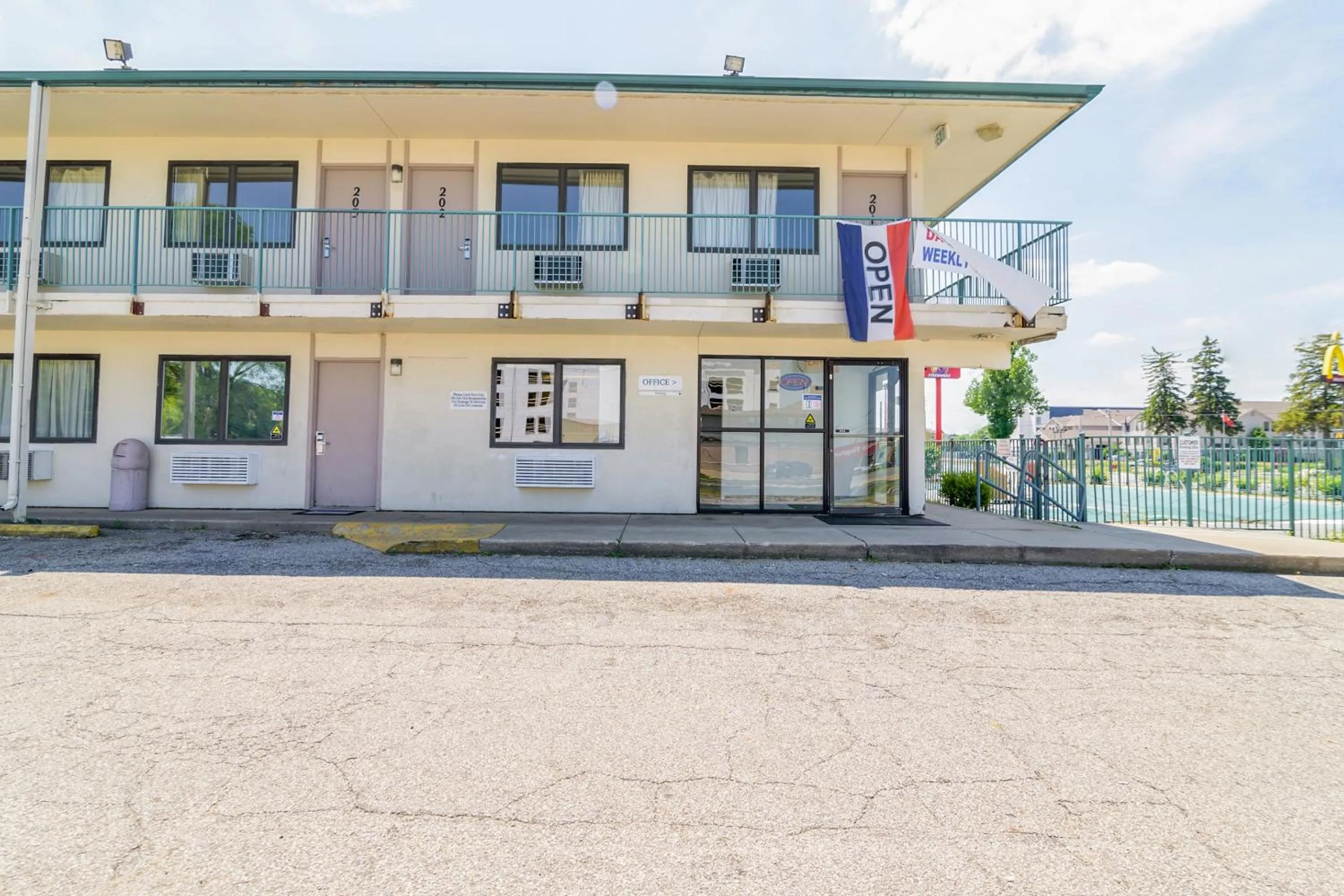 Facade/entrance in OYO Hotel South Bend - Campus