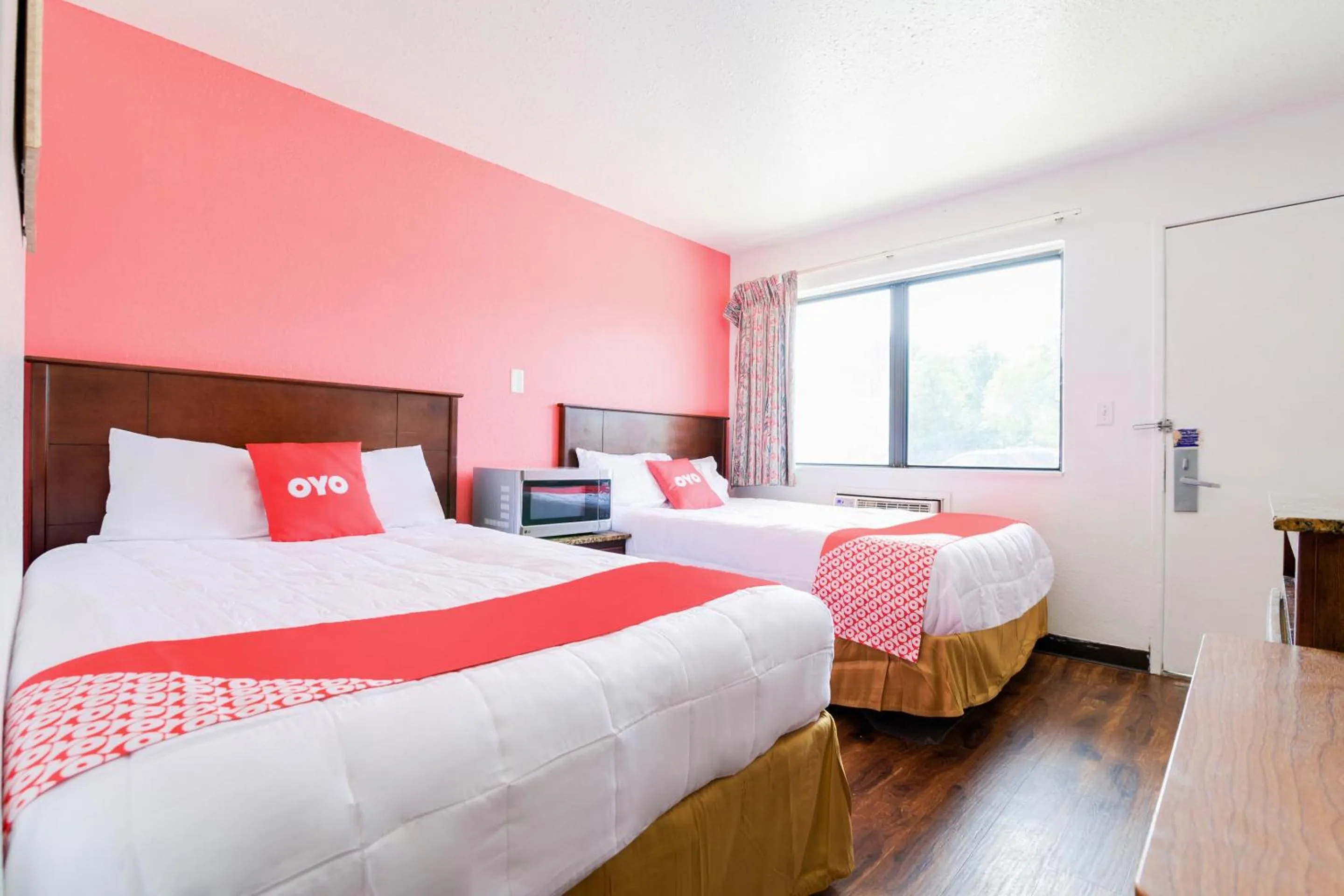 Bedroom in OYO Hotel South Bend - Campus