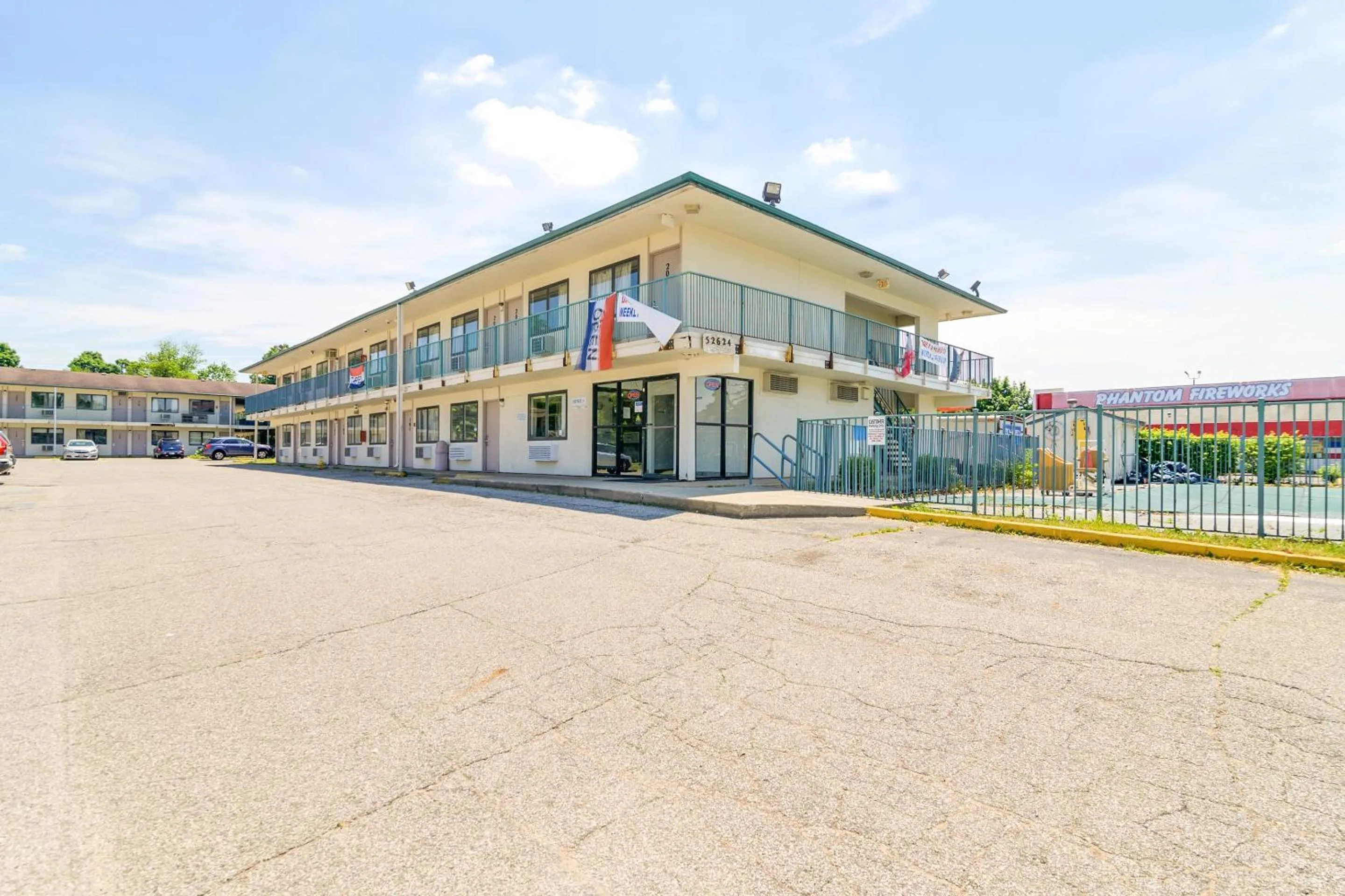 Facade/entrance in OYO Hotel South Bend - Campus