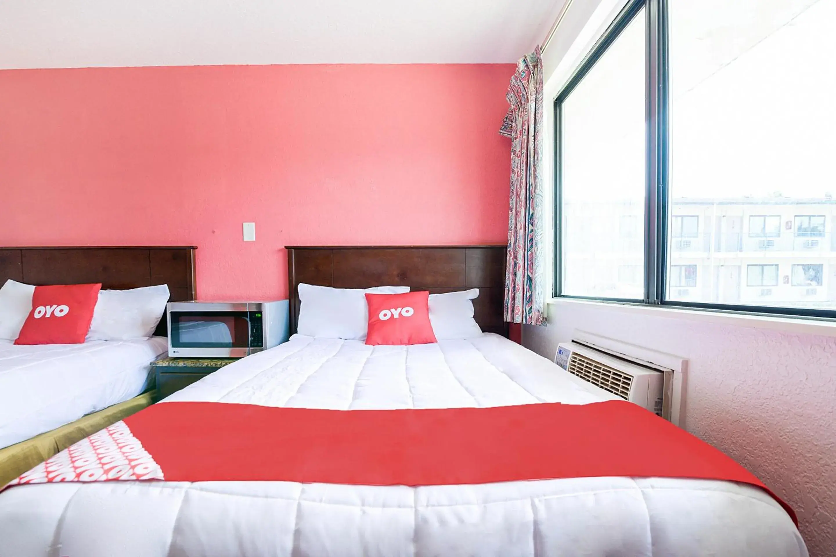 Bedroom, Bed in OYO Hotel South Bend - Campus Bedroom, Bed in OYO Hotel South Bend - Campus