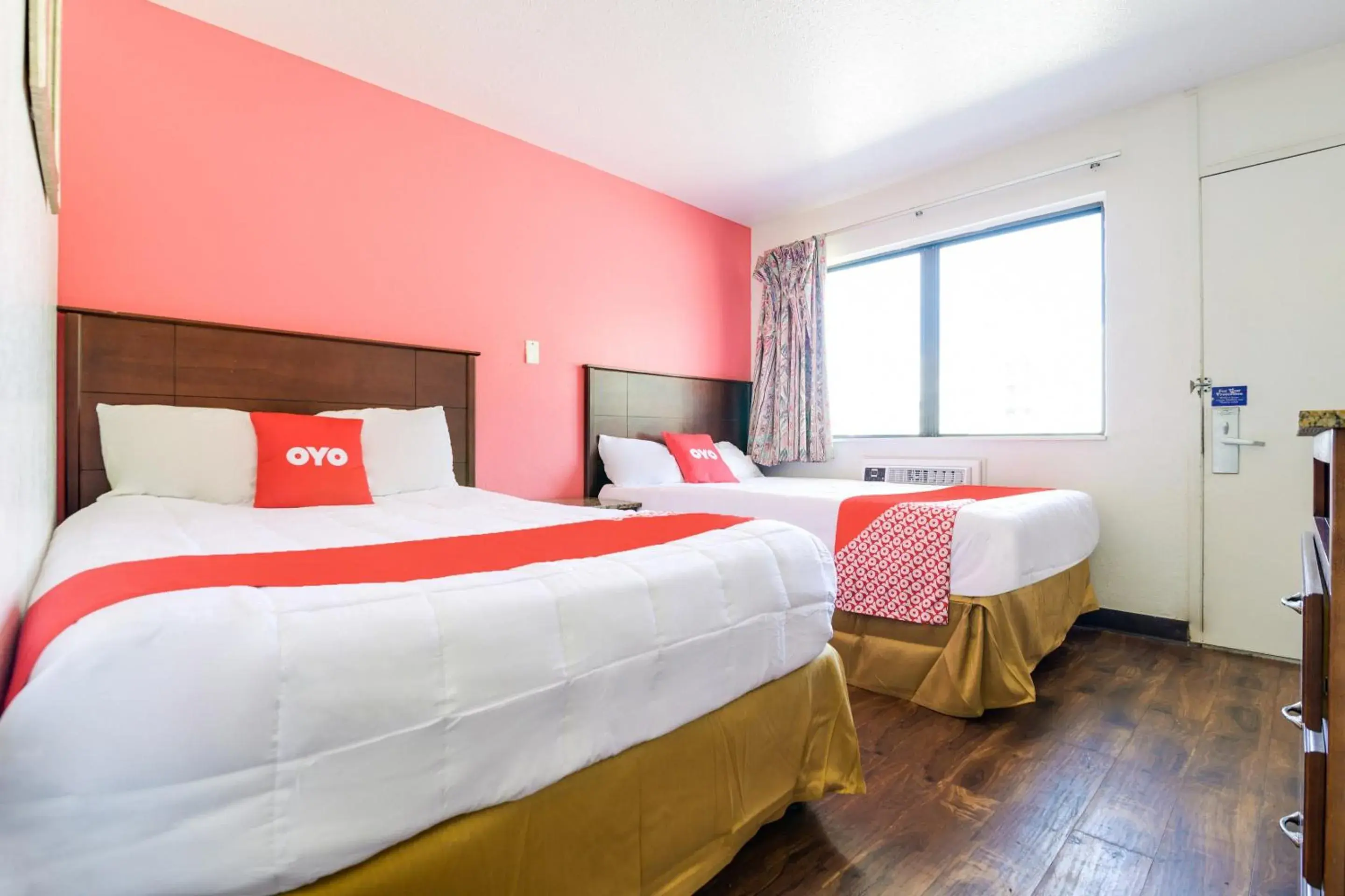 Bedroom, Bed in OYO Hotel South Bend - Campus Bedroom, Bed in OYO Hotel South Bend - Campus