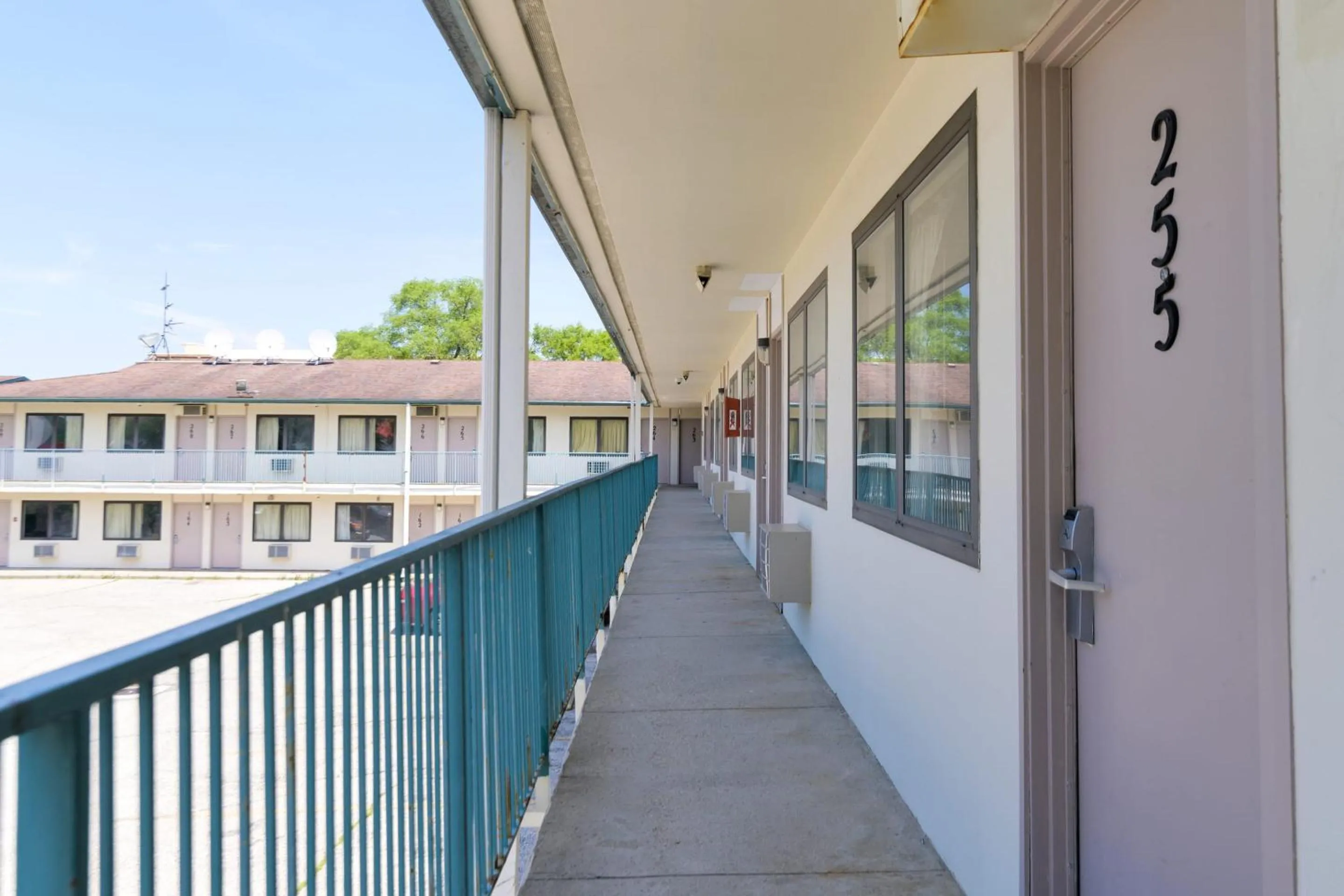Balcony/Terrace in OYO Hotel South Bend - Campus