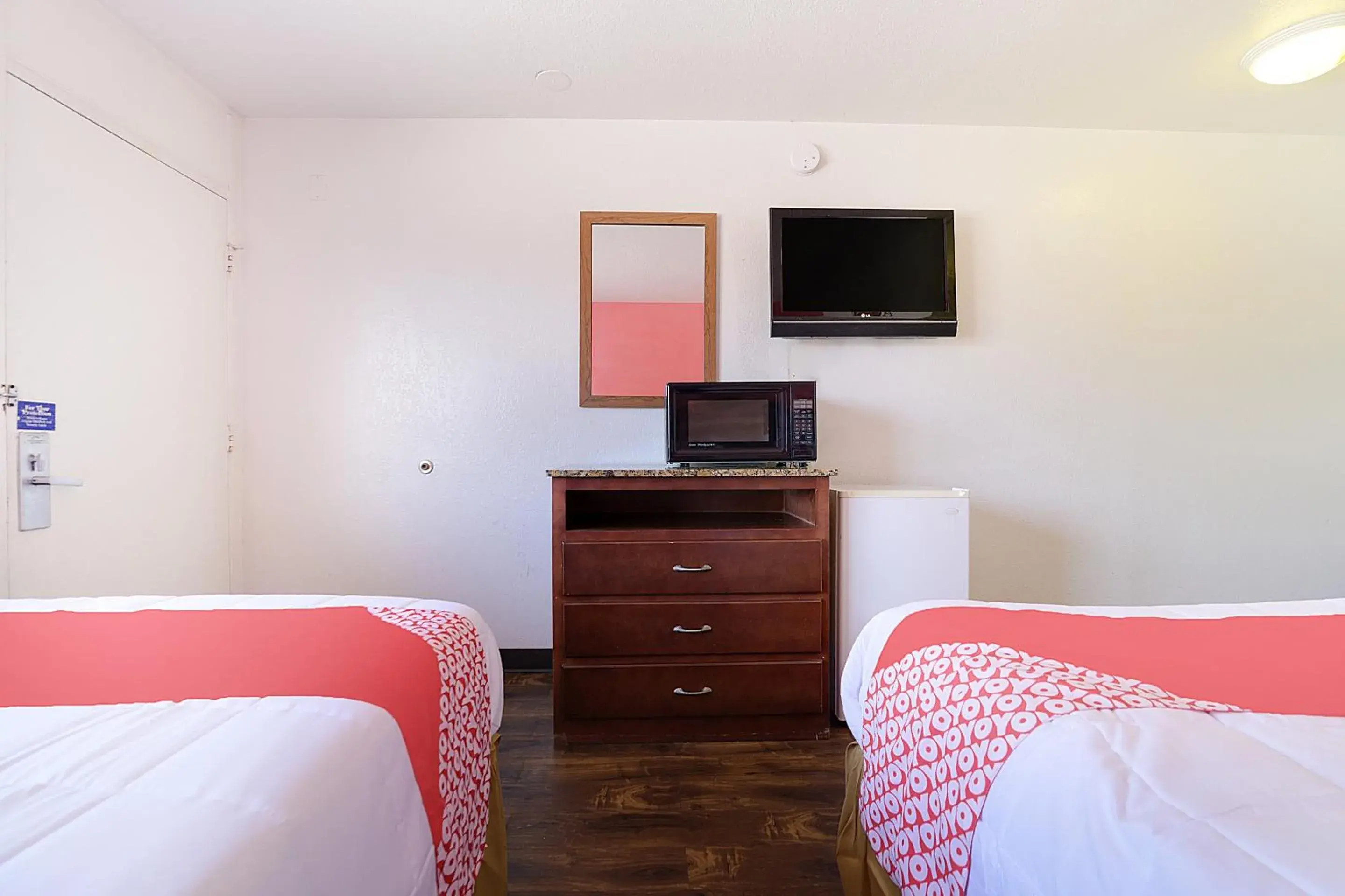 Bedroom, Bed in OYO Hotel South Bend - Campus Bedroom, Bed in OYO Hotel South Bend - Campus