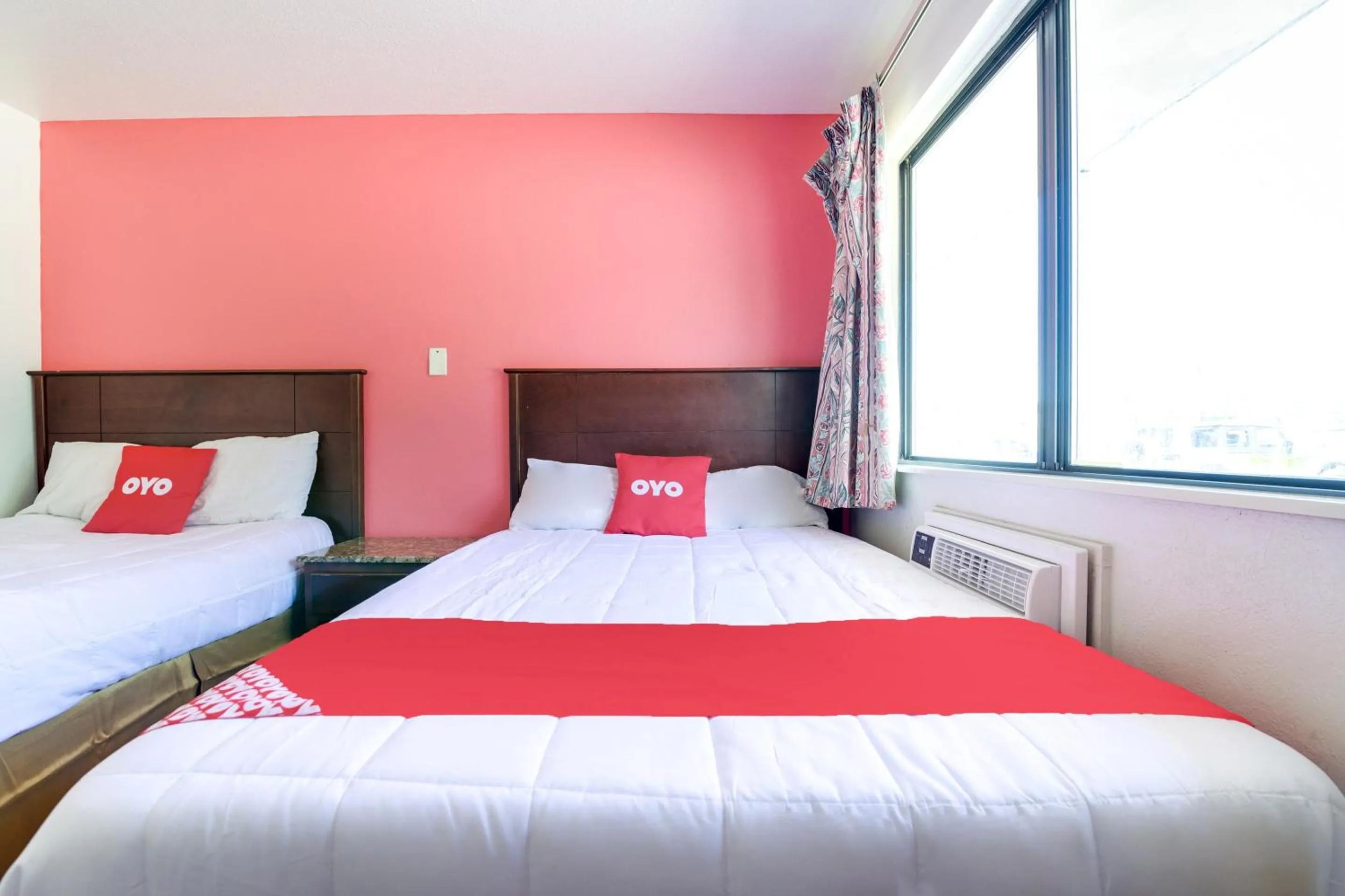 Bedroom in OYO Hotel South Bend - Campus