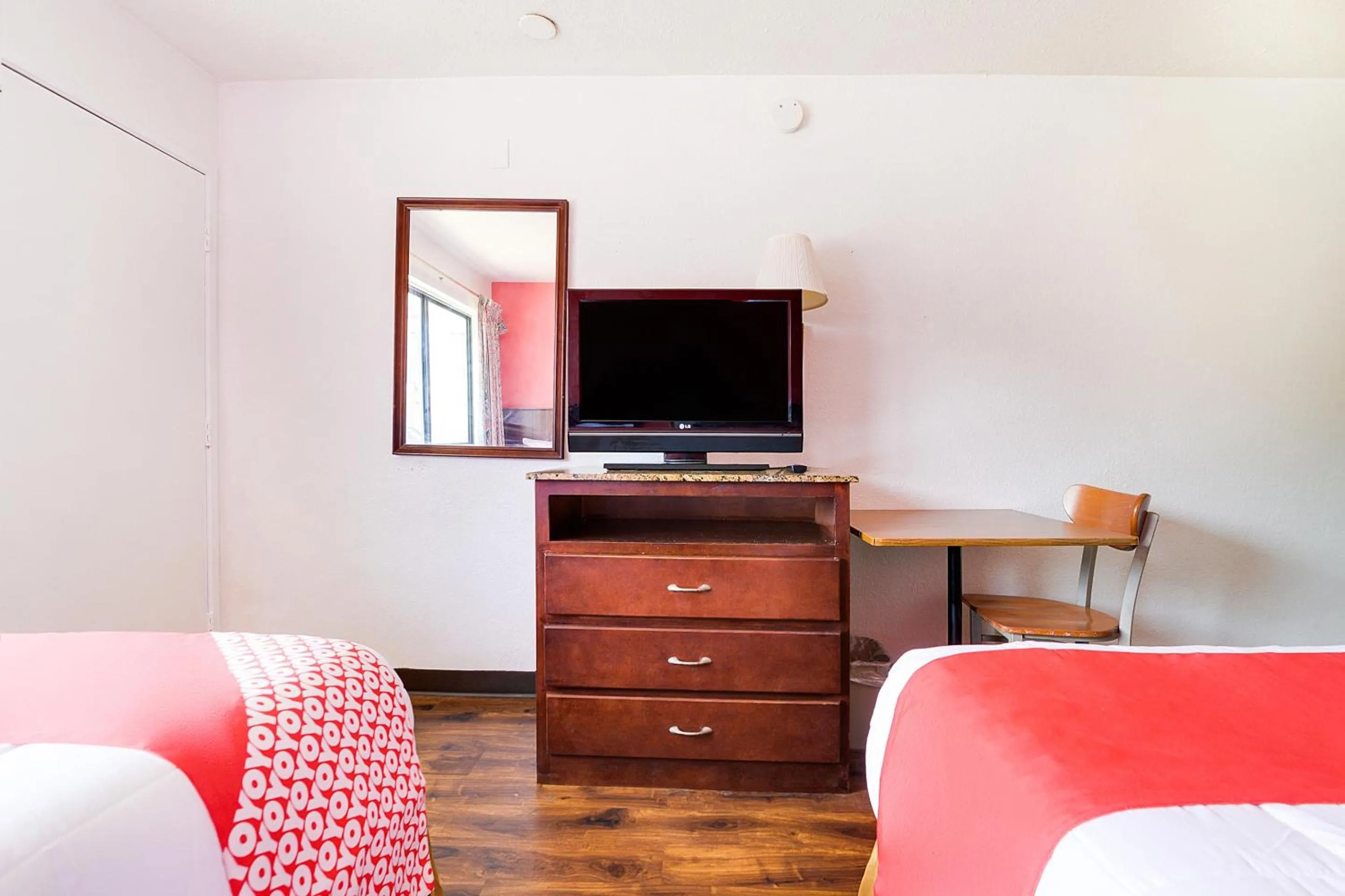 Bedroom in OYO Hotel South Bend - Campus