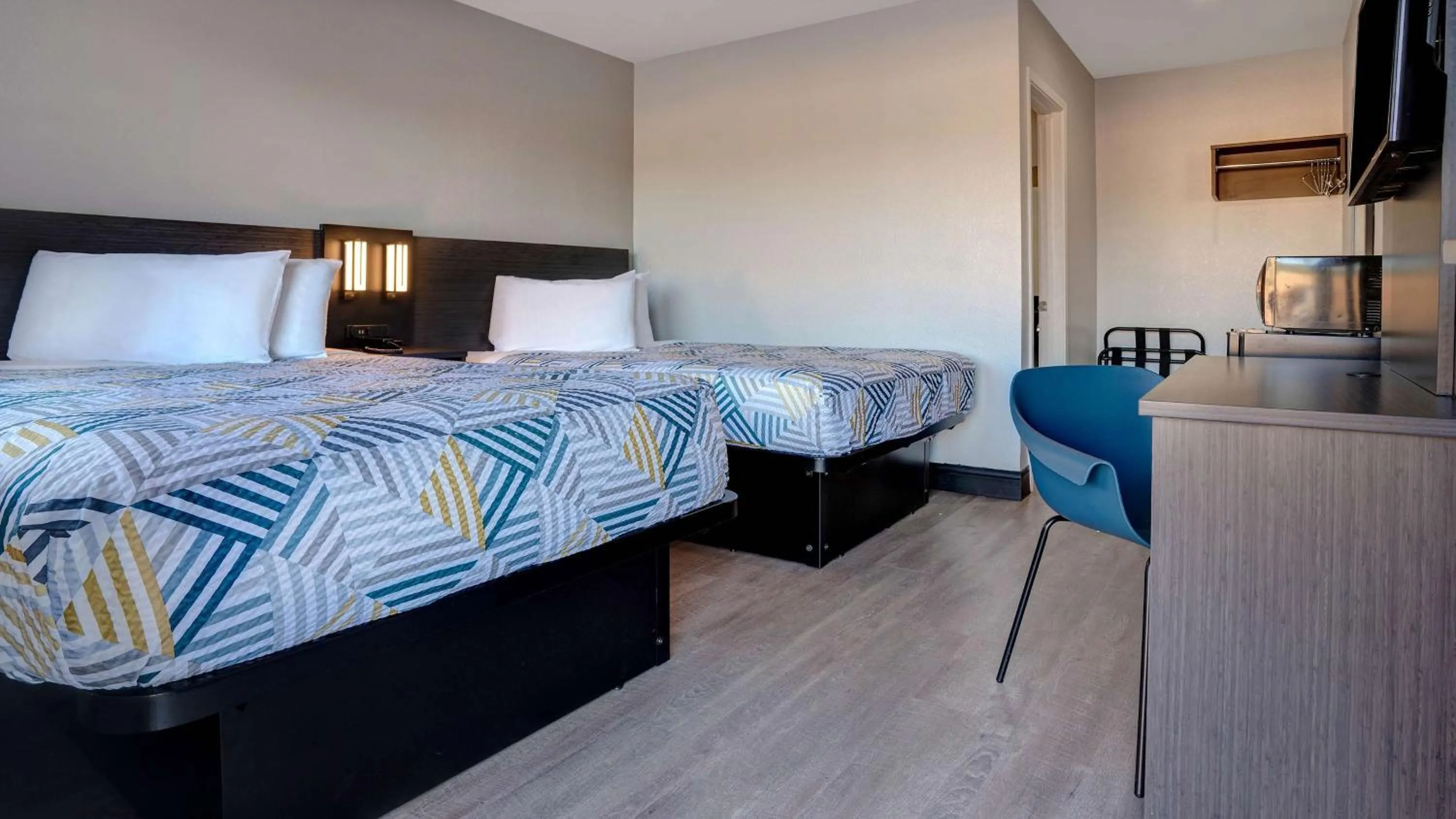 Bedroom, Bed in Motel 6-Arcata, CA Cal Poly Humboldt