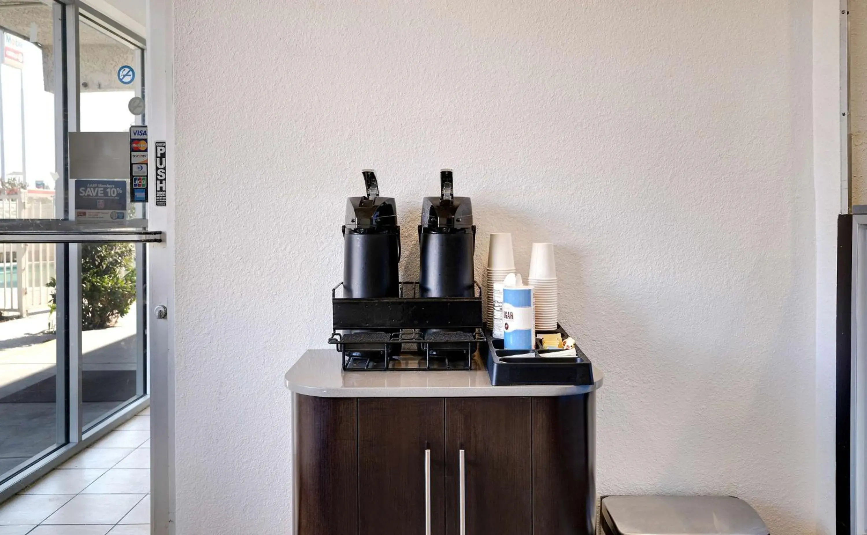 Restaurant/places to eat in Motel 6-Bakersfield, CA - South Restaurant/places to eat in Motel 6-Bakersfield, CA - South