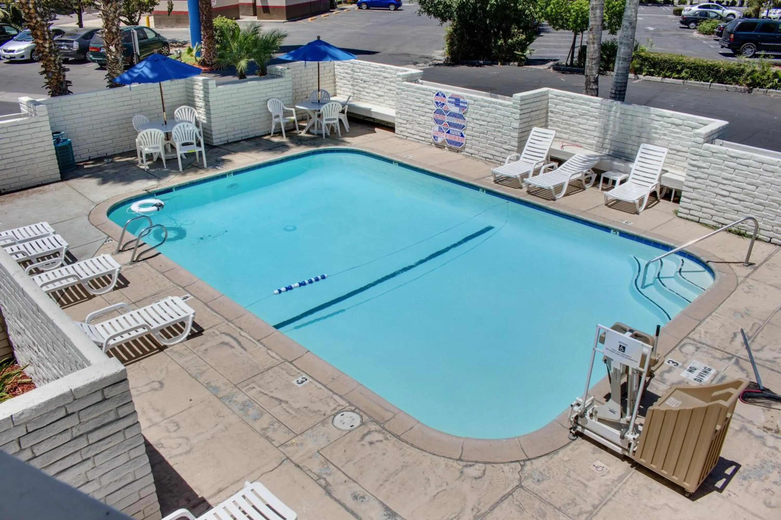 Swimming pool in Motel 6-Bakersfield, CA - South