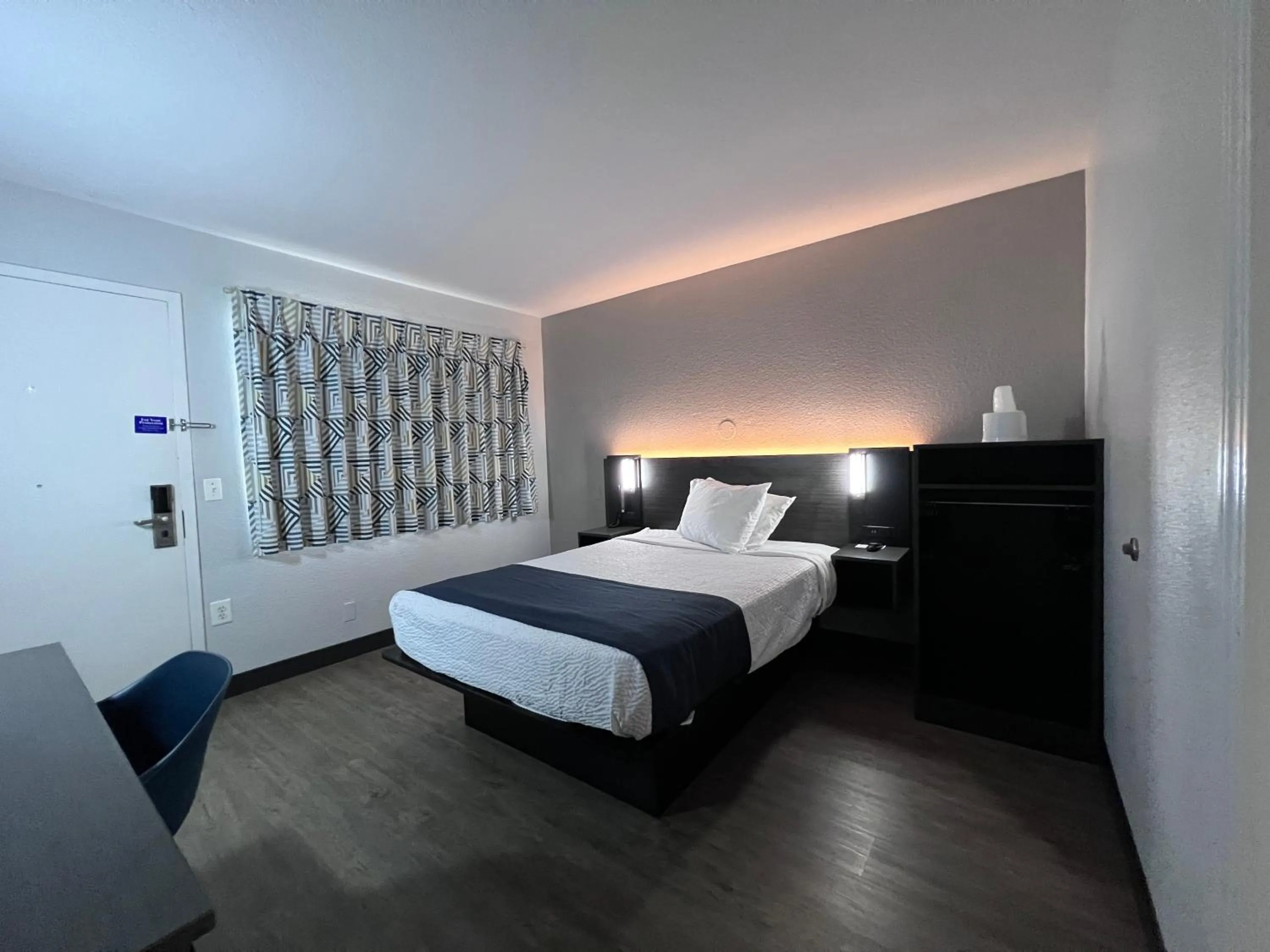 Photo of the whole room, Bed in Motel 6-Bakersfield, CA - South