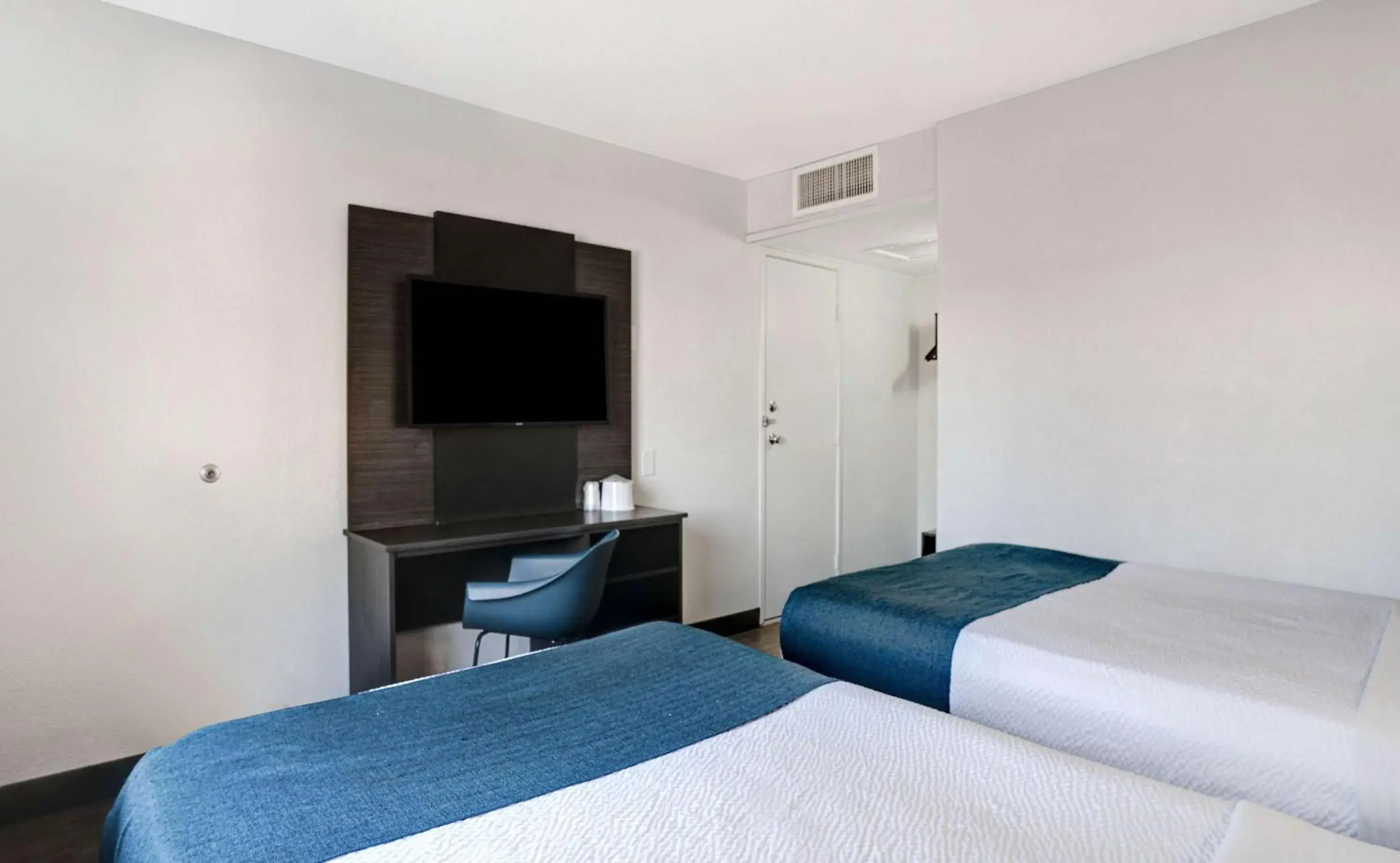 Bedroom, Bed in Motel 6-Bakersfield, CA - South Bedroom, Bed in Motel 6-Bakersfield, CA - South