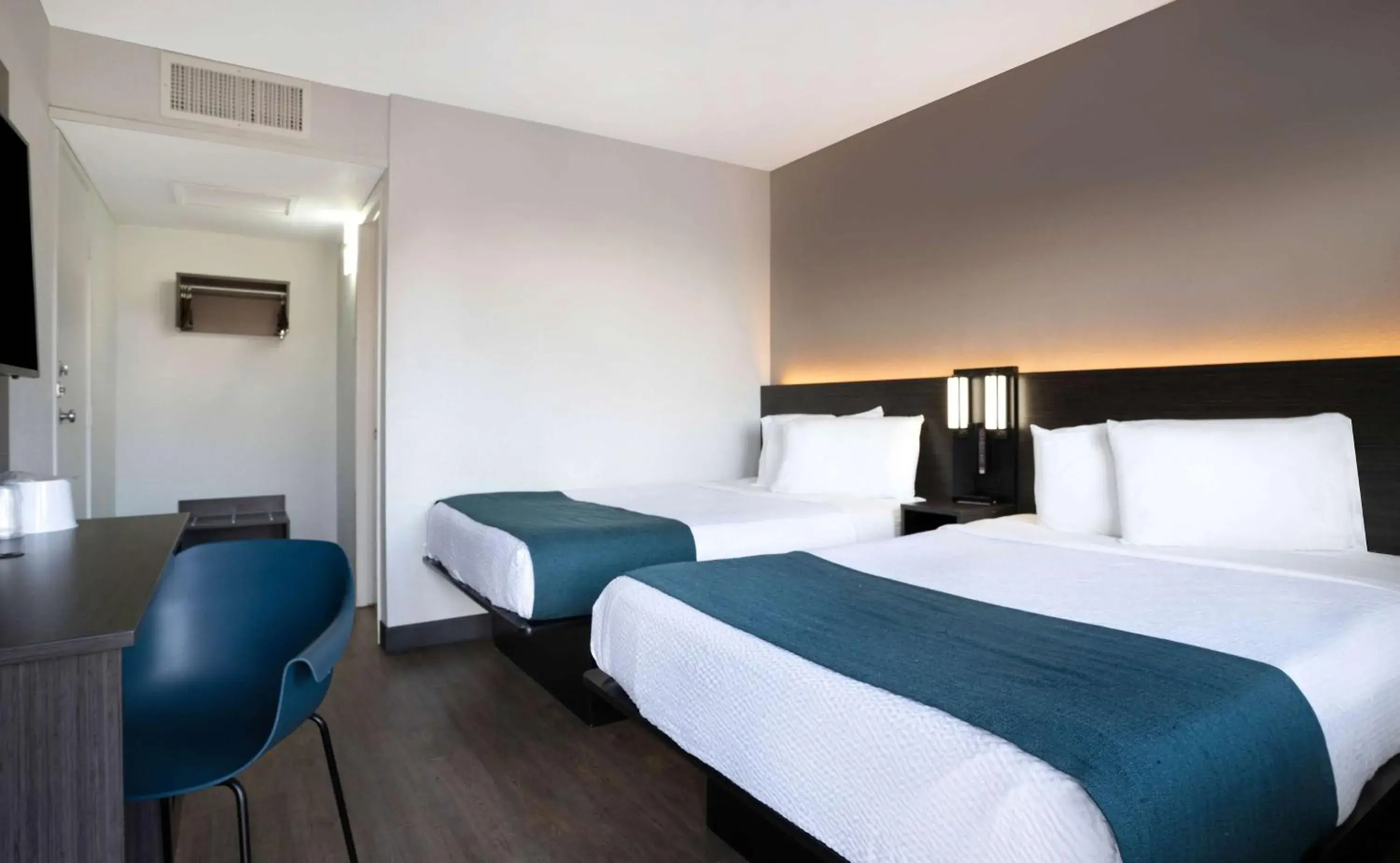 Bedroom, Bed in Motel 6-Bakersfield, CA - South Bedroom, Bed in Motel 6-Bakersfield, CA - South