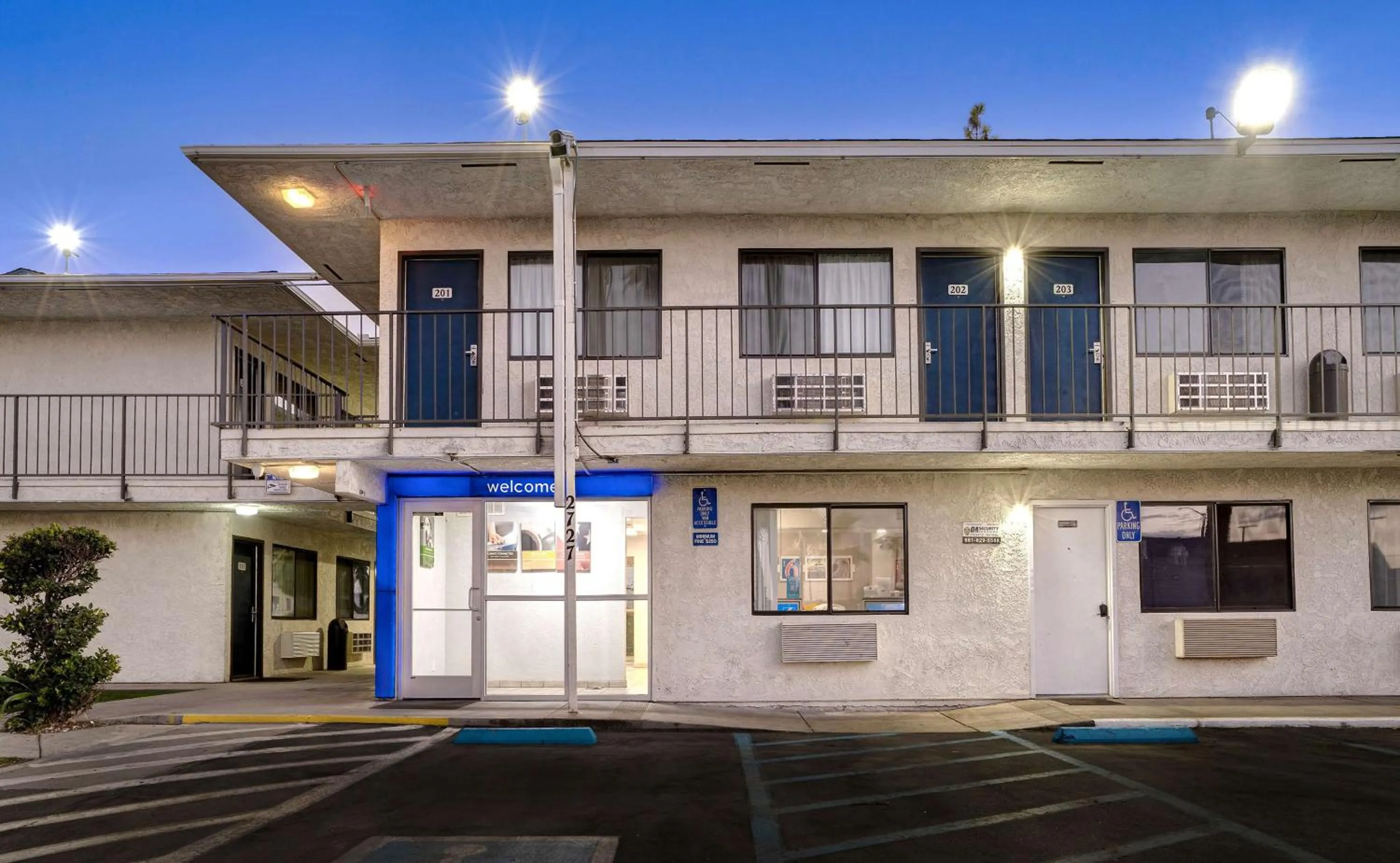 Property building in Motel 6-Bakersfield, CA - South