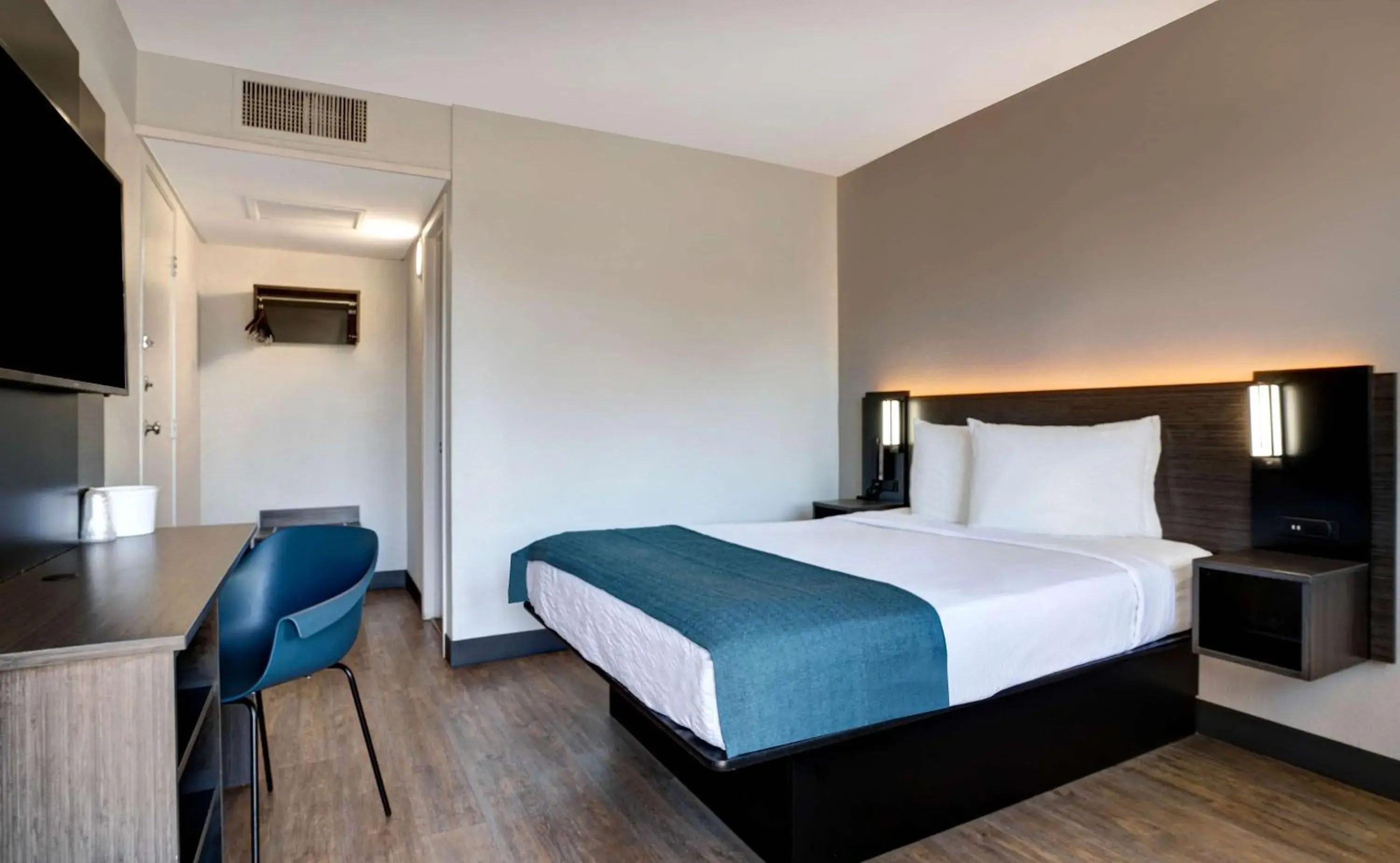 Bedroom, Bed in Motel 6-Bakersfield, CA - South Bedroom, Bed in Motel 6-Bakersfield, CA - South