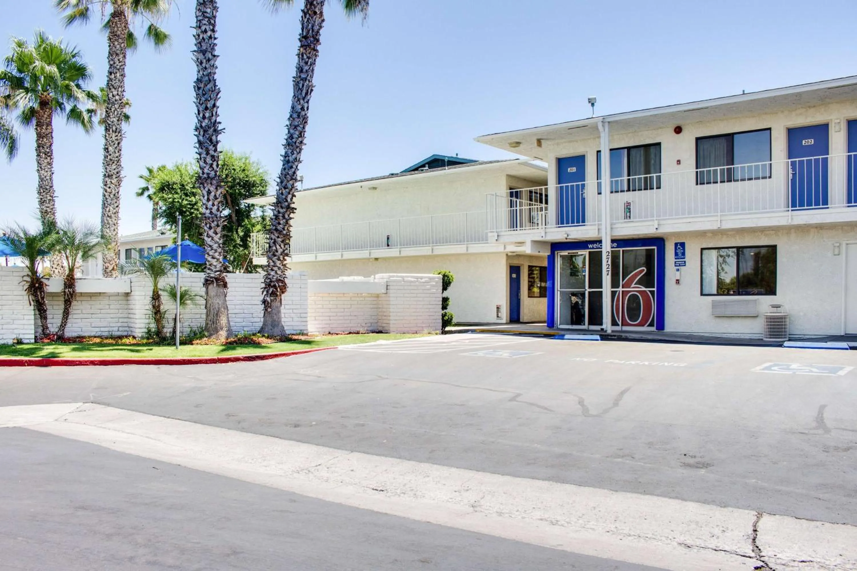 Property building in Motel 6-Bakersfield, CA - South
