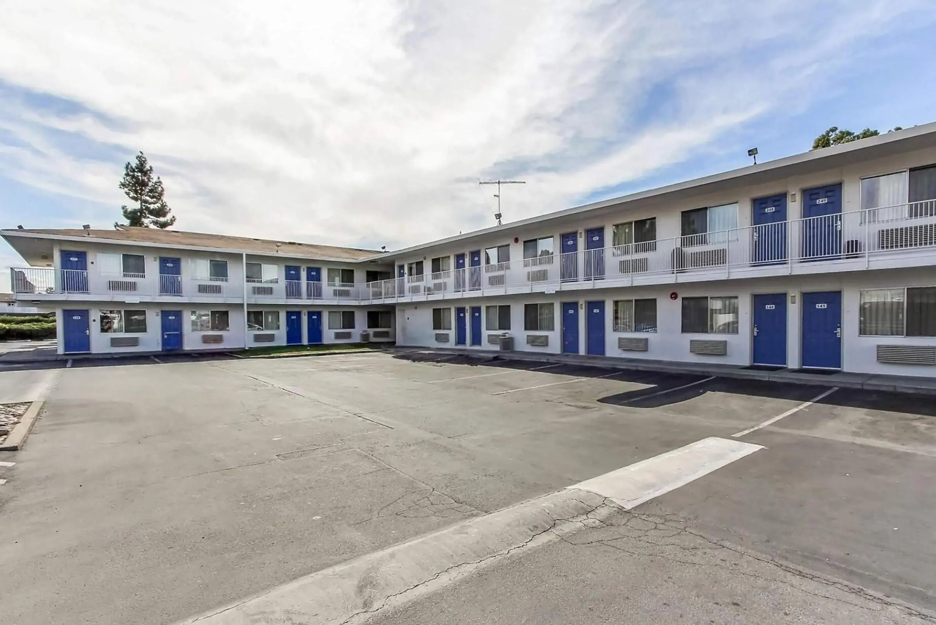 Property building in Super 8 by Wyndham Santa Clara Property building in Super 8 by Wyndham Santa Clara