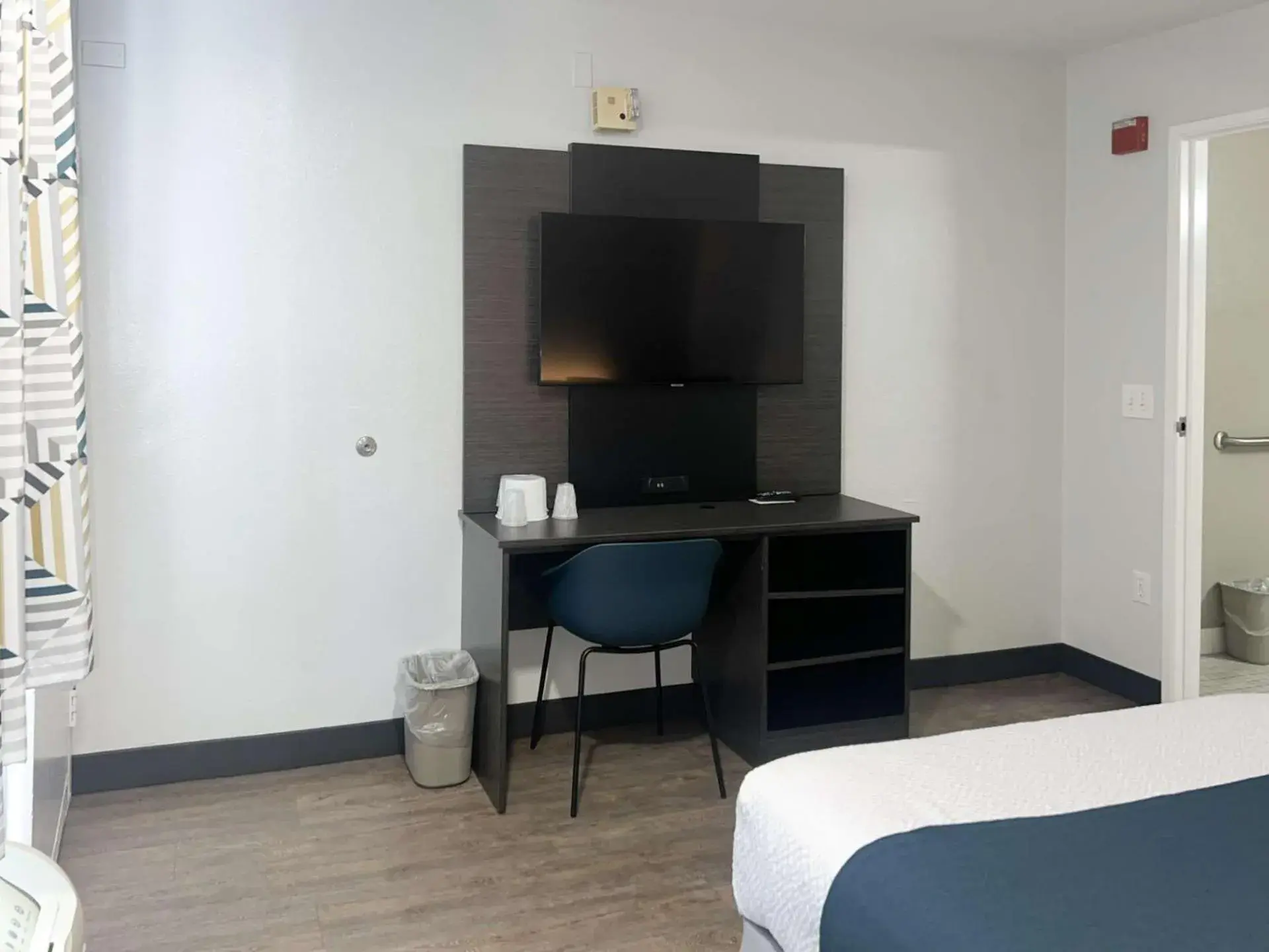 Bedroom, Bed in Motel 6-Tulare, CA Bedroom, Bed in Motel 6-Tulare, CA