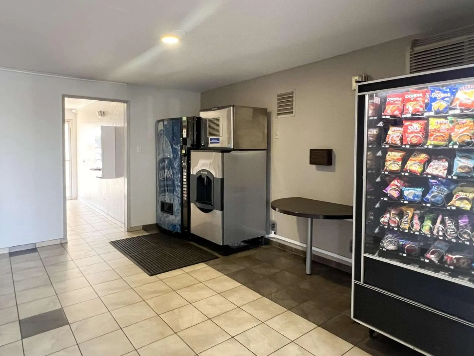 Property building in Motel 6-Tulare, CA