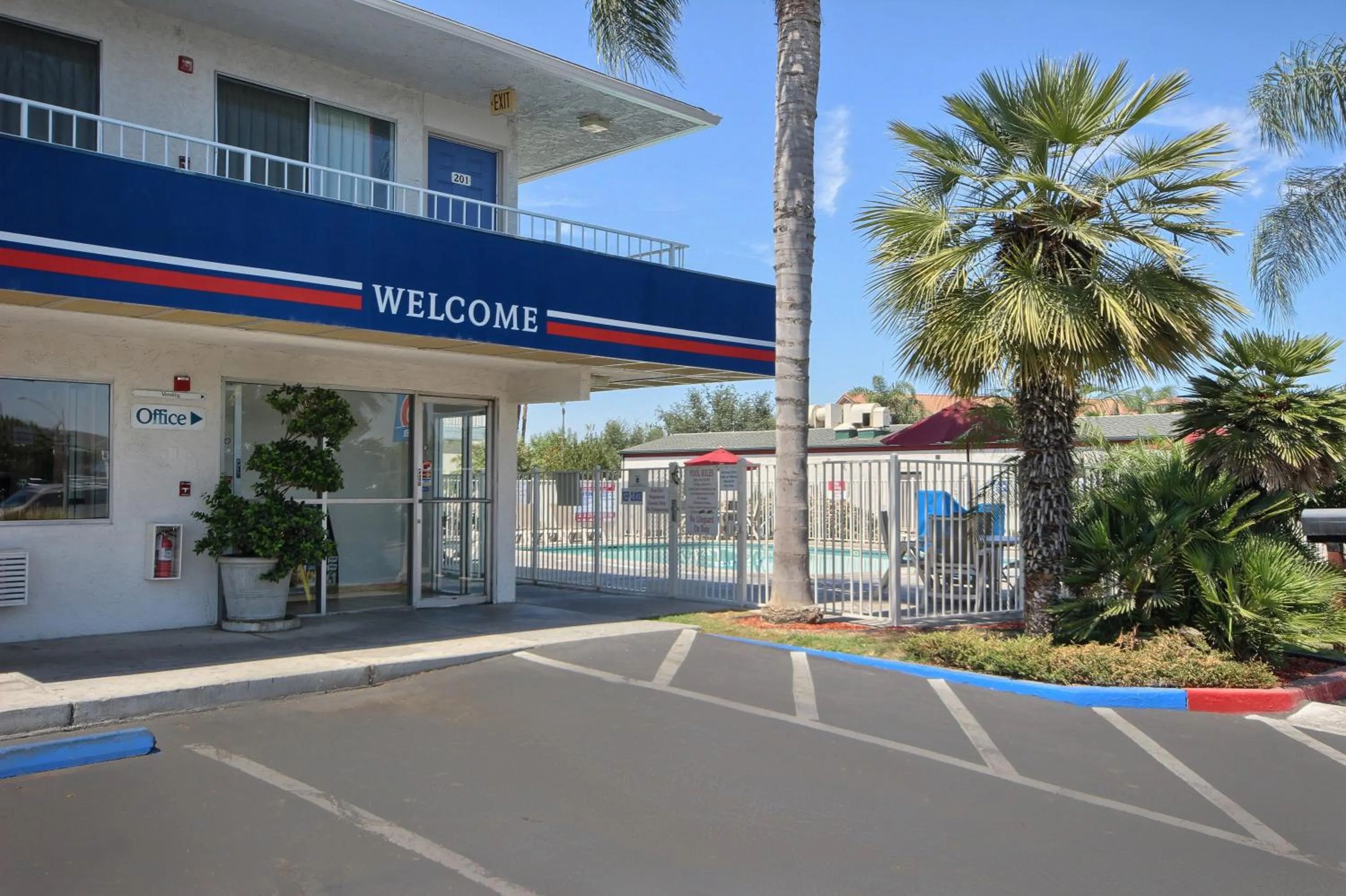 Facade/entrance in Motel 6-Tulare, CA