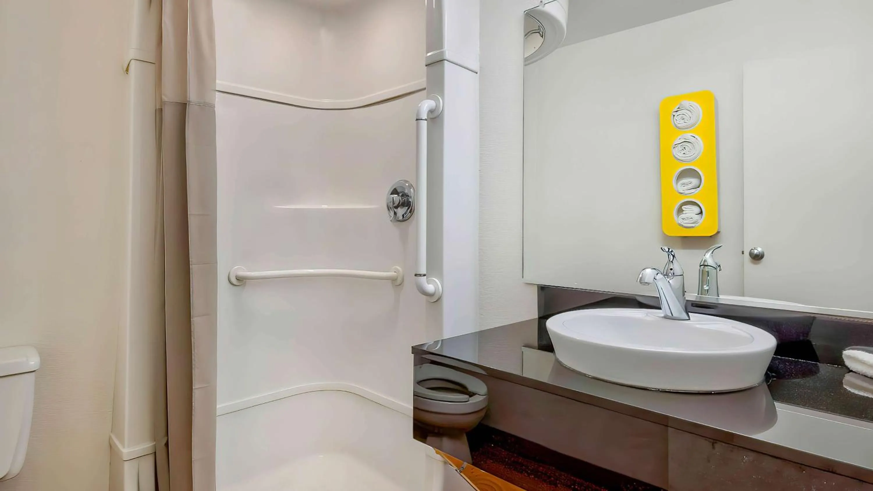 Bedroom in Motel 6-Santa Rosa, NM