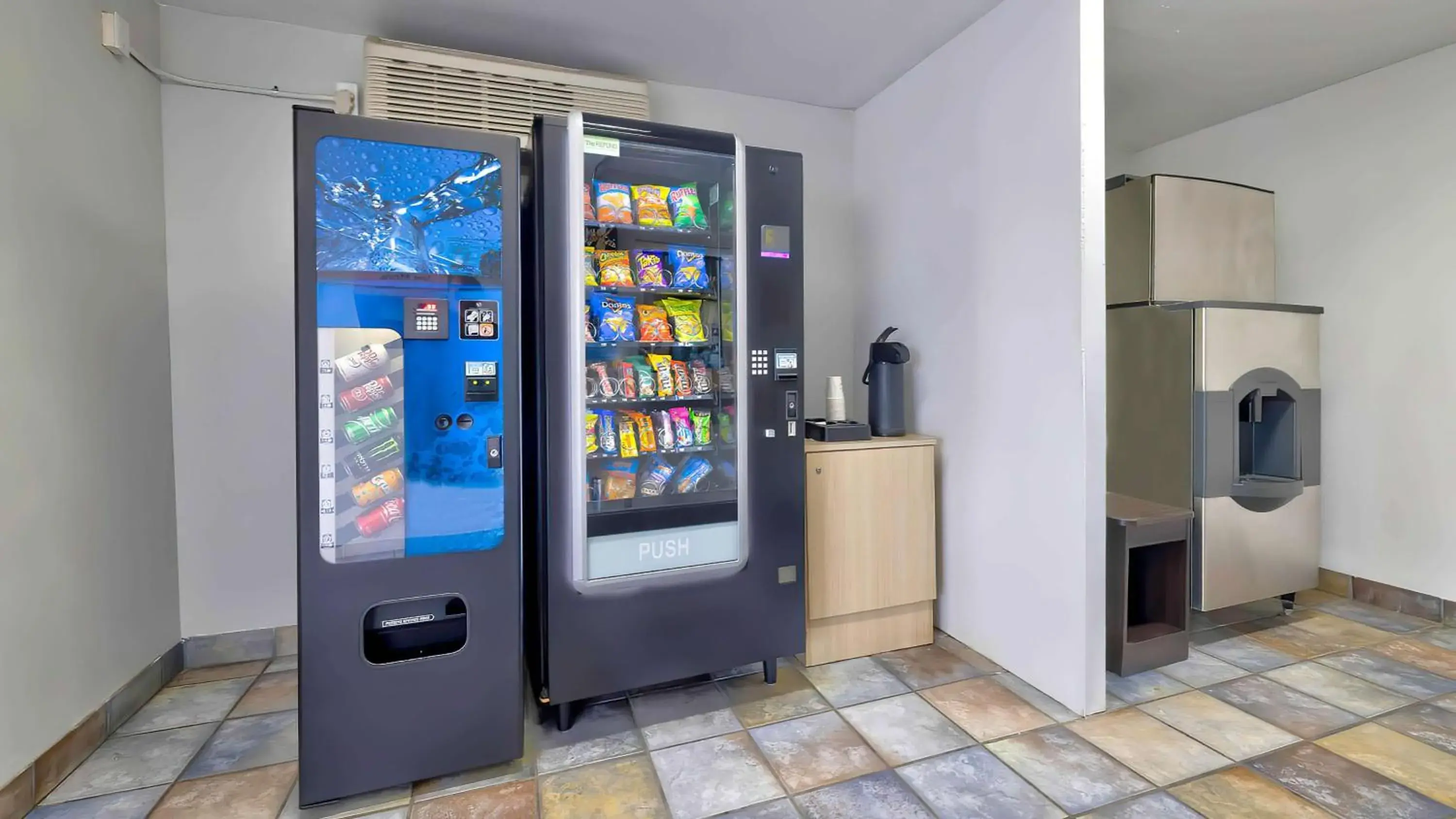 Property building in Motel 6-Santa Rosa, NM Property building in Motel 6-Santa Rosa, NM