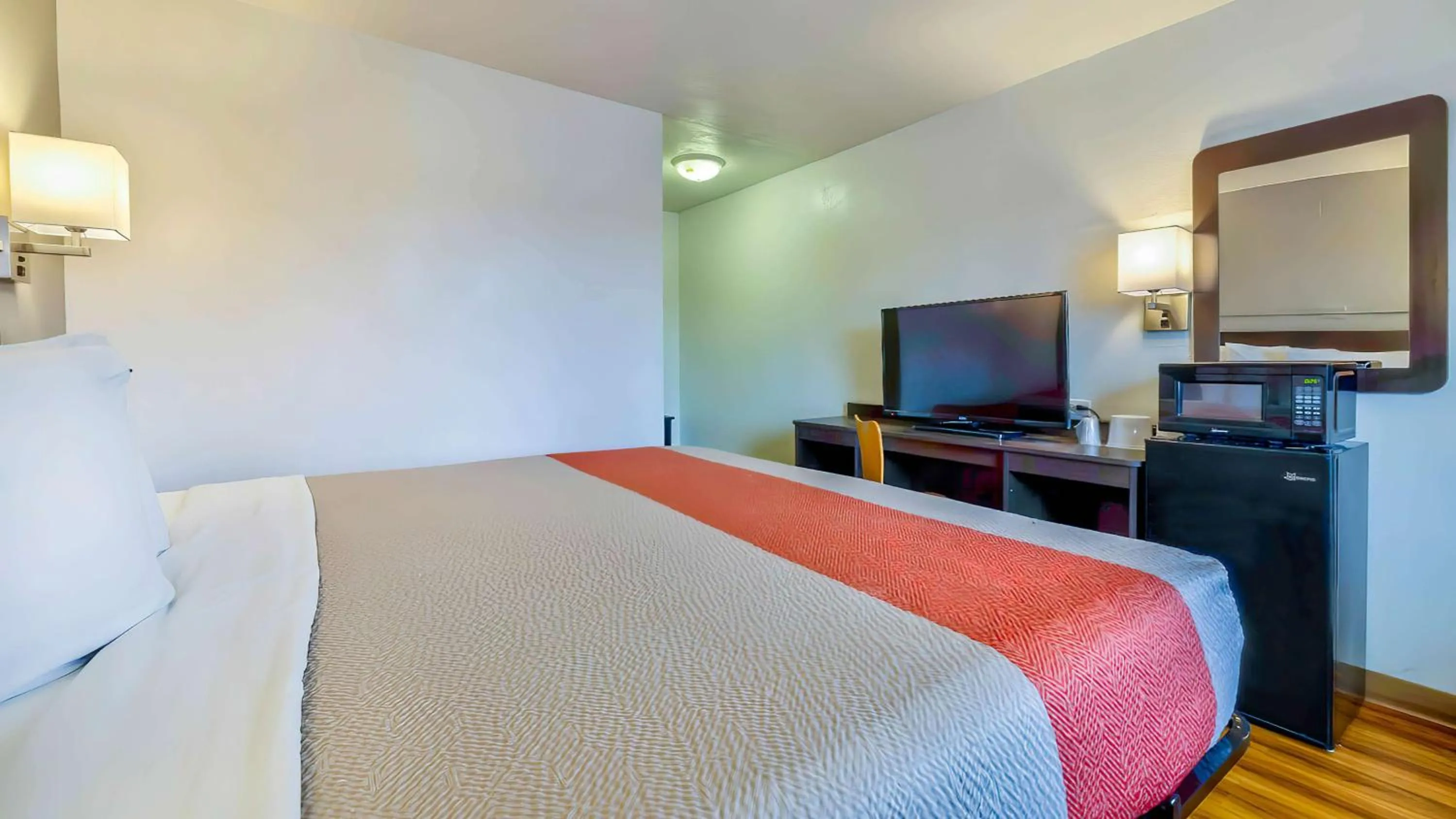 Bedroom, Bed in Motel 6-Santa Rosa, NM