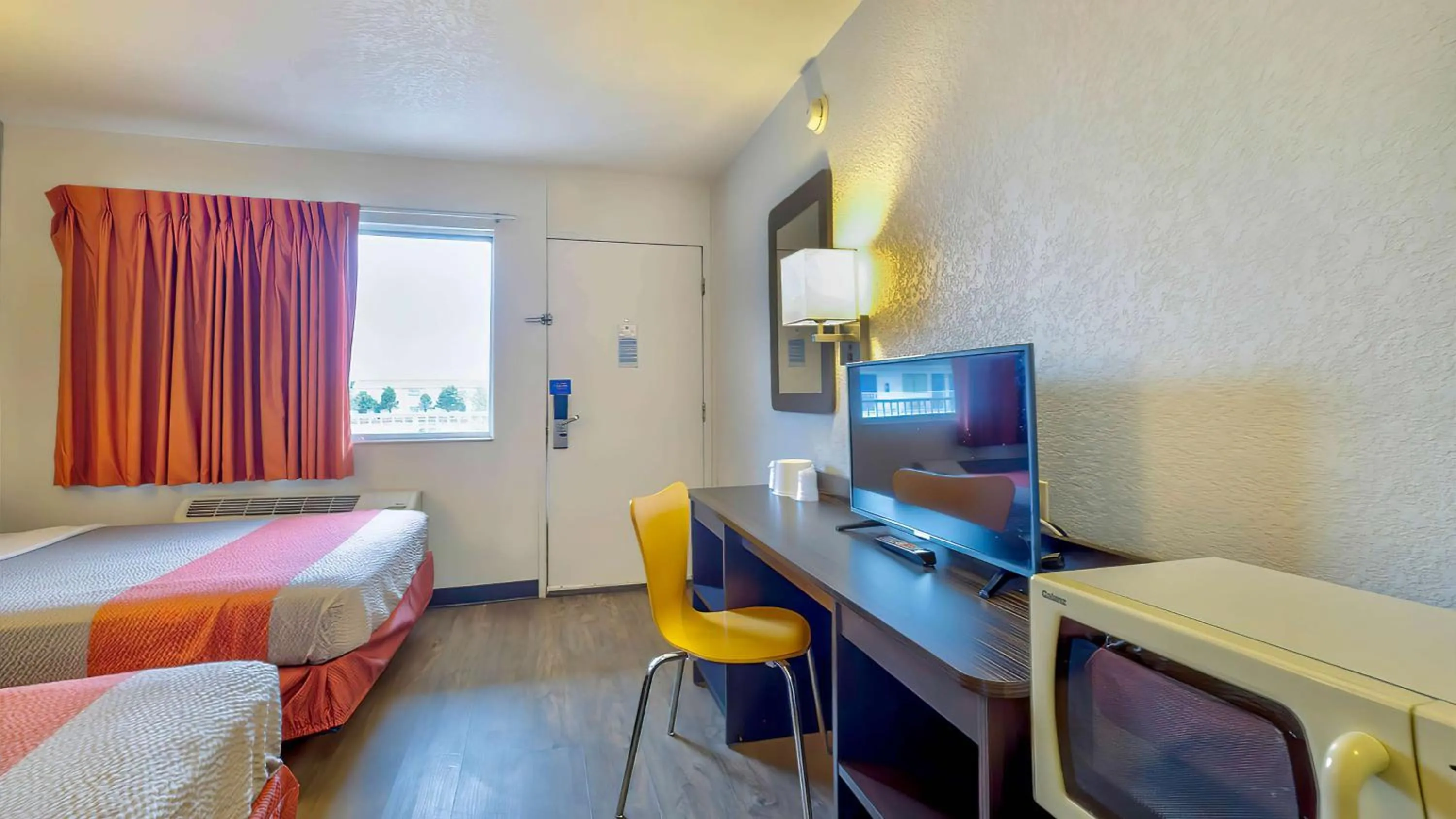 Bedroom, Bed in Motel 6-Santa Rosa, NM