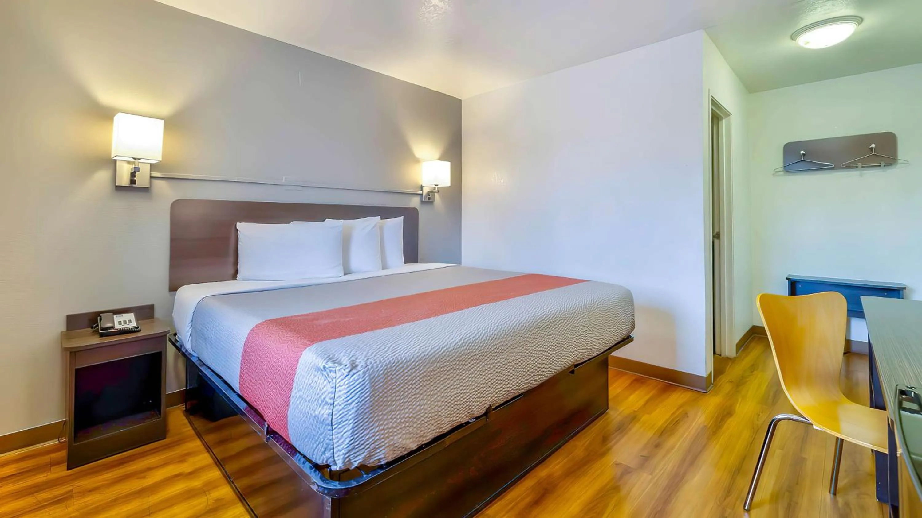 Bedroom, Bed in Motel 6-Santa Rosa, NM