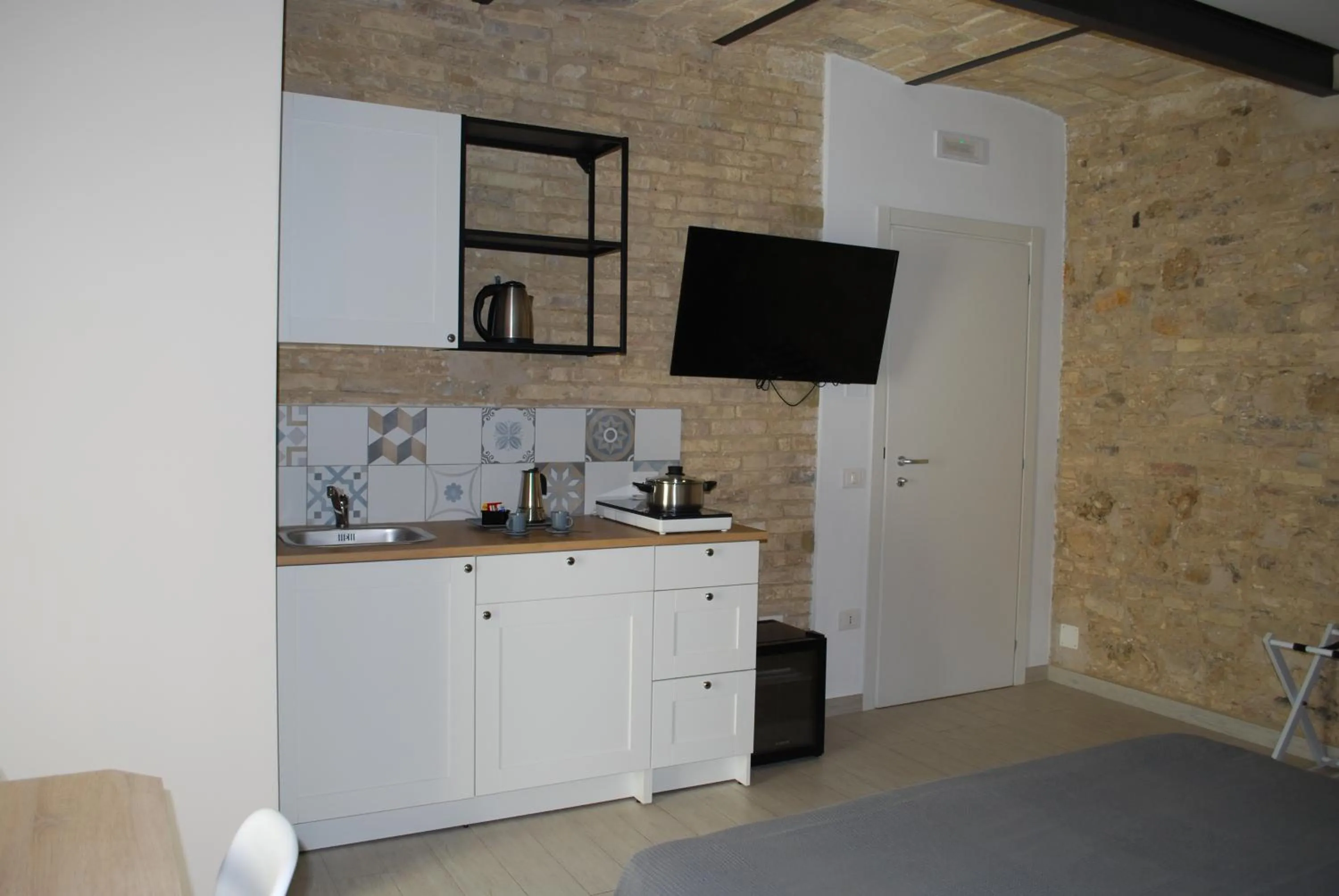 Breakfast in Al Faro Bianco B&B e Residence con parcheggio