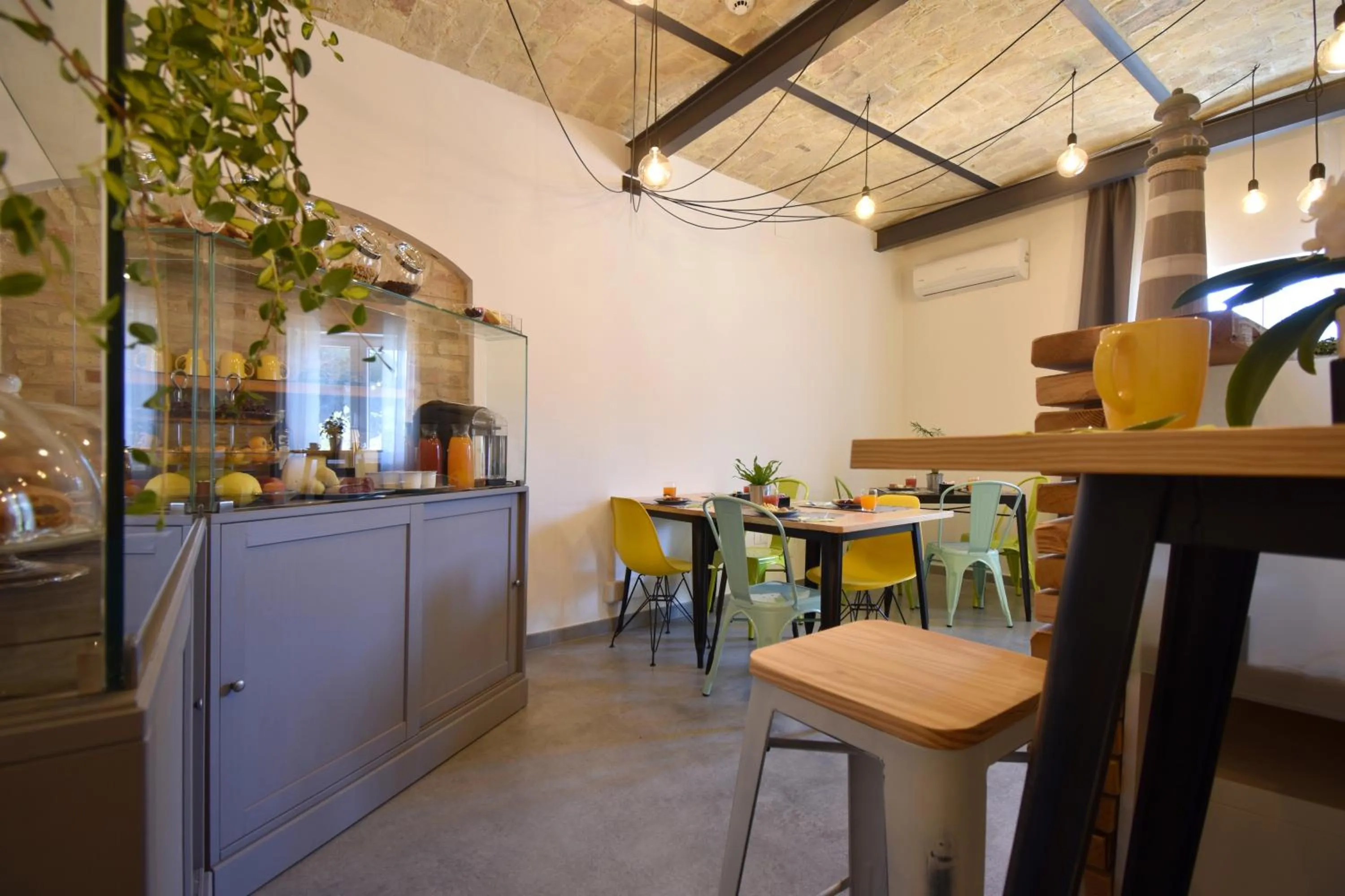 Breakfast in Al Faro Bianco B&B e Residence con parcheggio