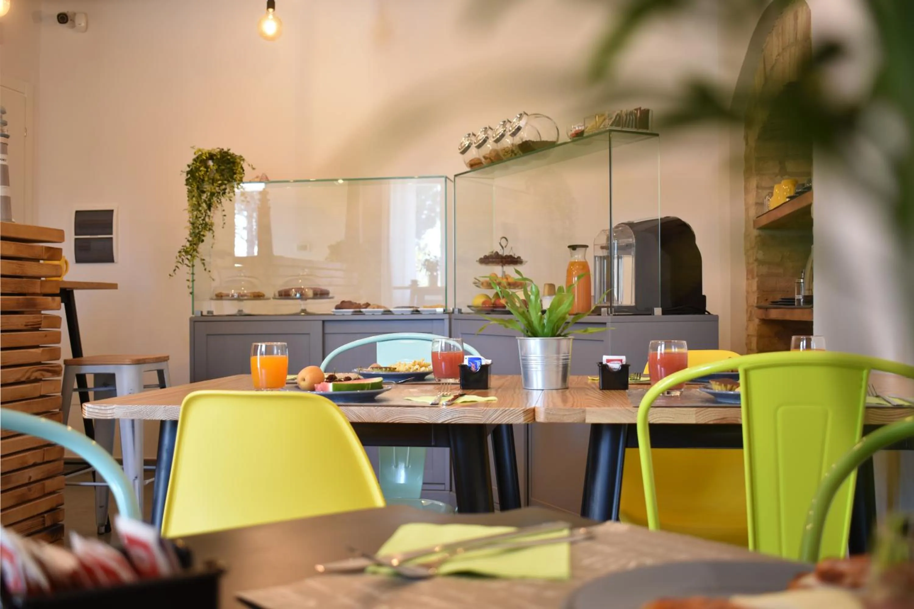 Breakfast in Al Faro Bianco B&B e Residence con parcheggio