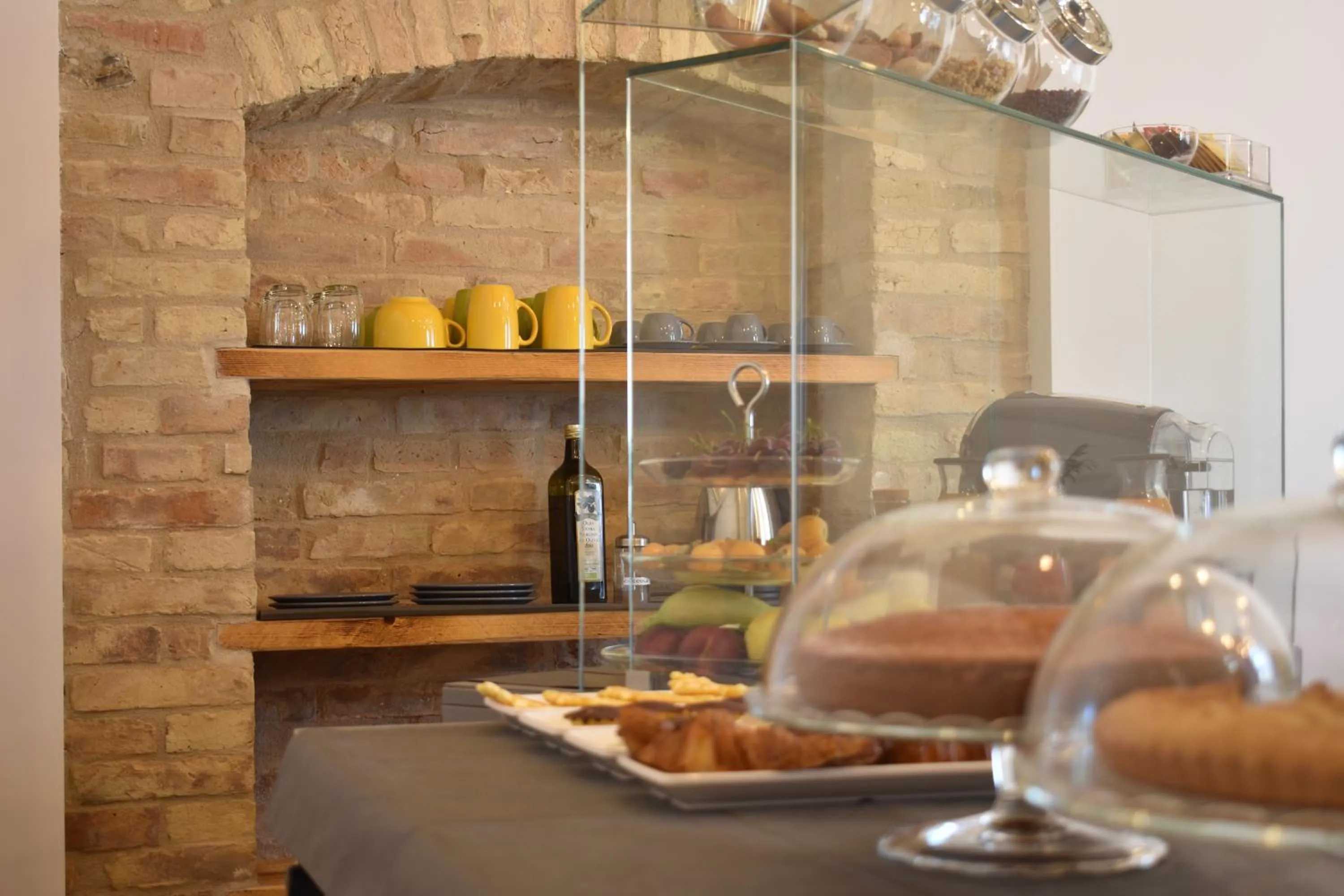 Breakfast in Al Faro Bianco B&B e Residence con parcheggio