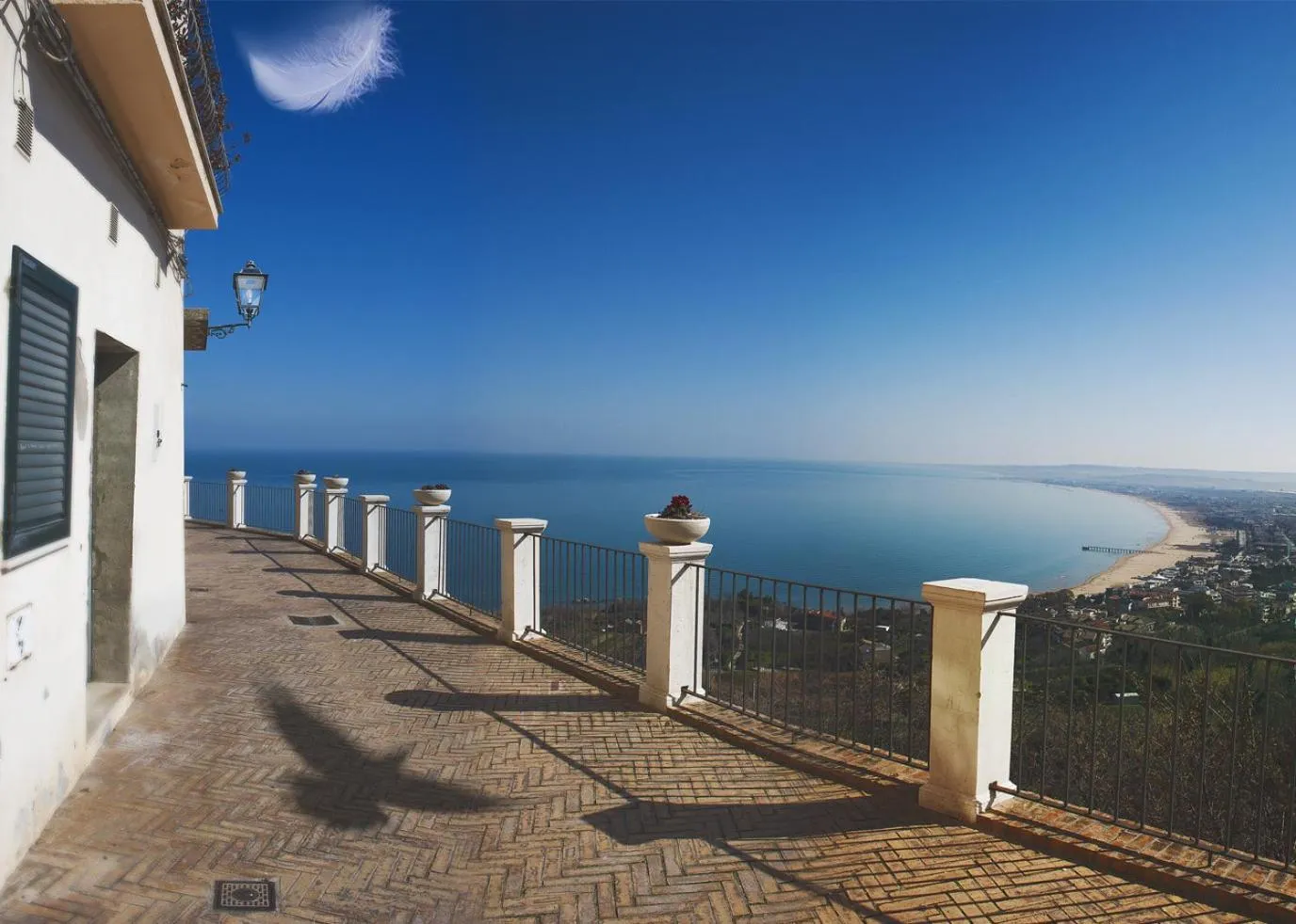 Restaurant/places to eat in Al Faro Bianco B&B e Residence con parcheggio