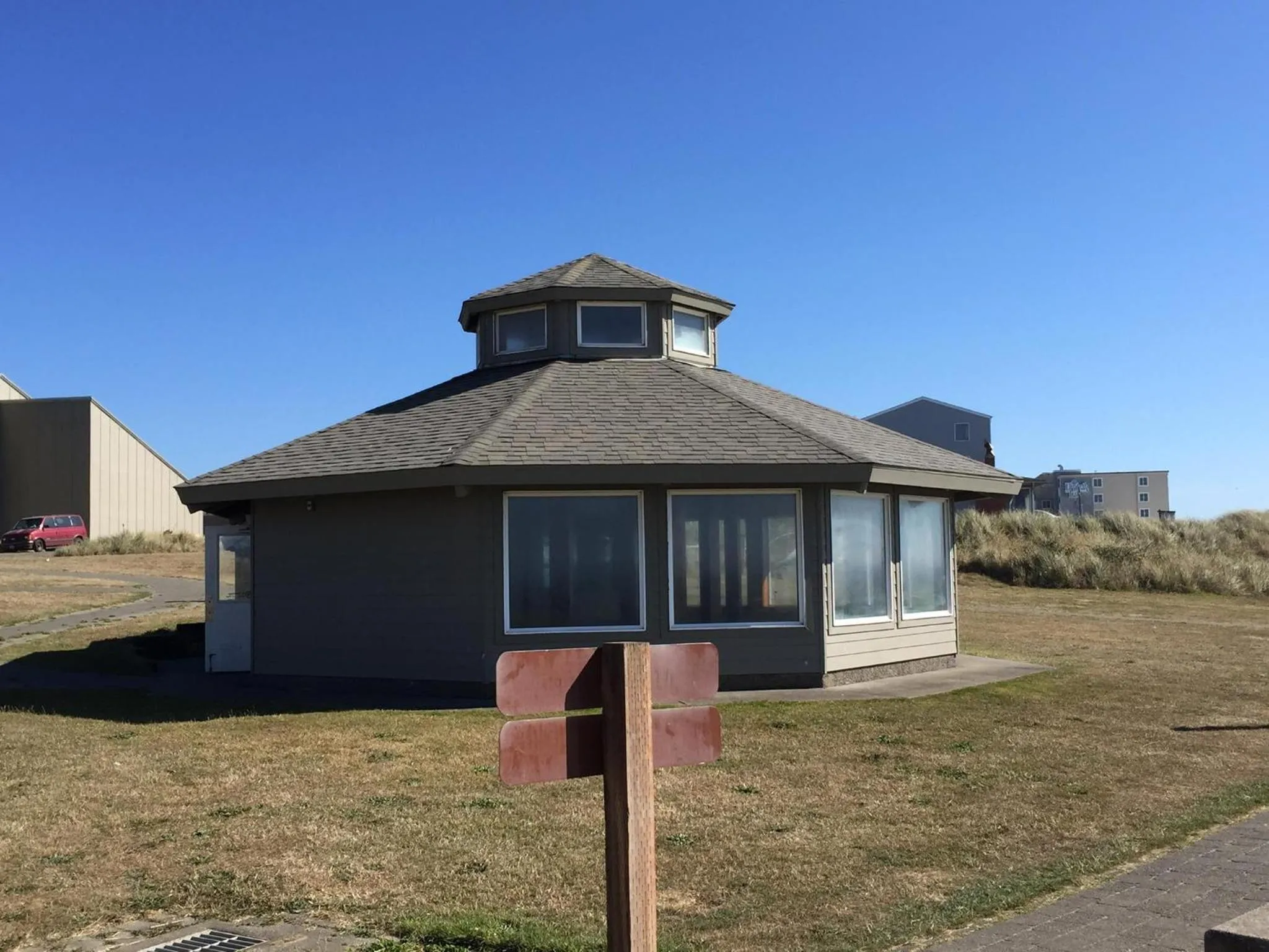 Property building in Summer Wind Budget Motel