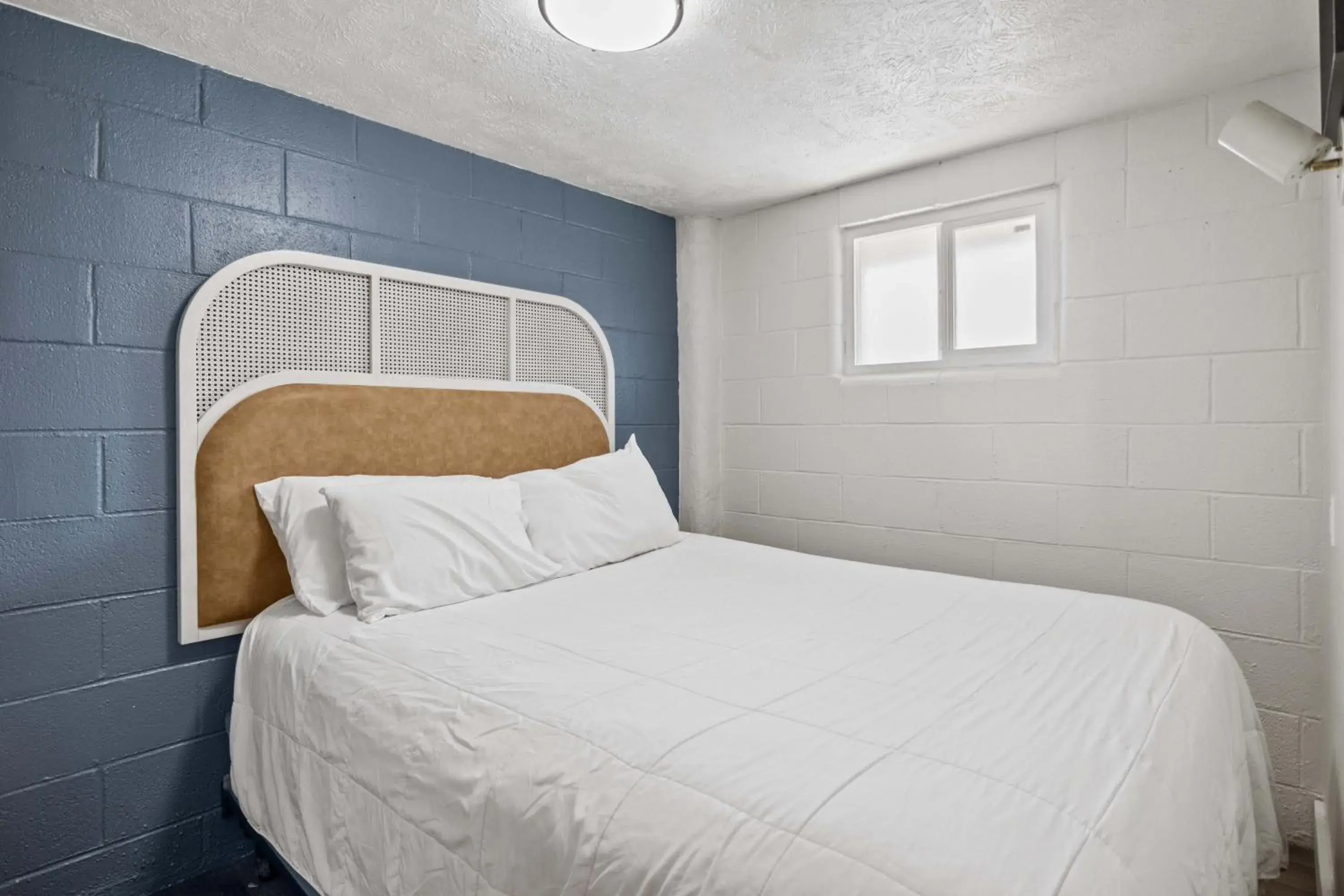 Bed in Seagull Beachfront Inn Bed in Seagull Beachfront Inn