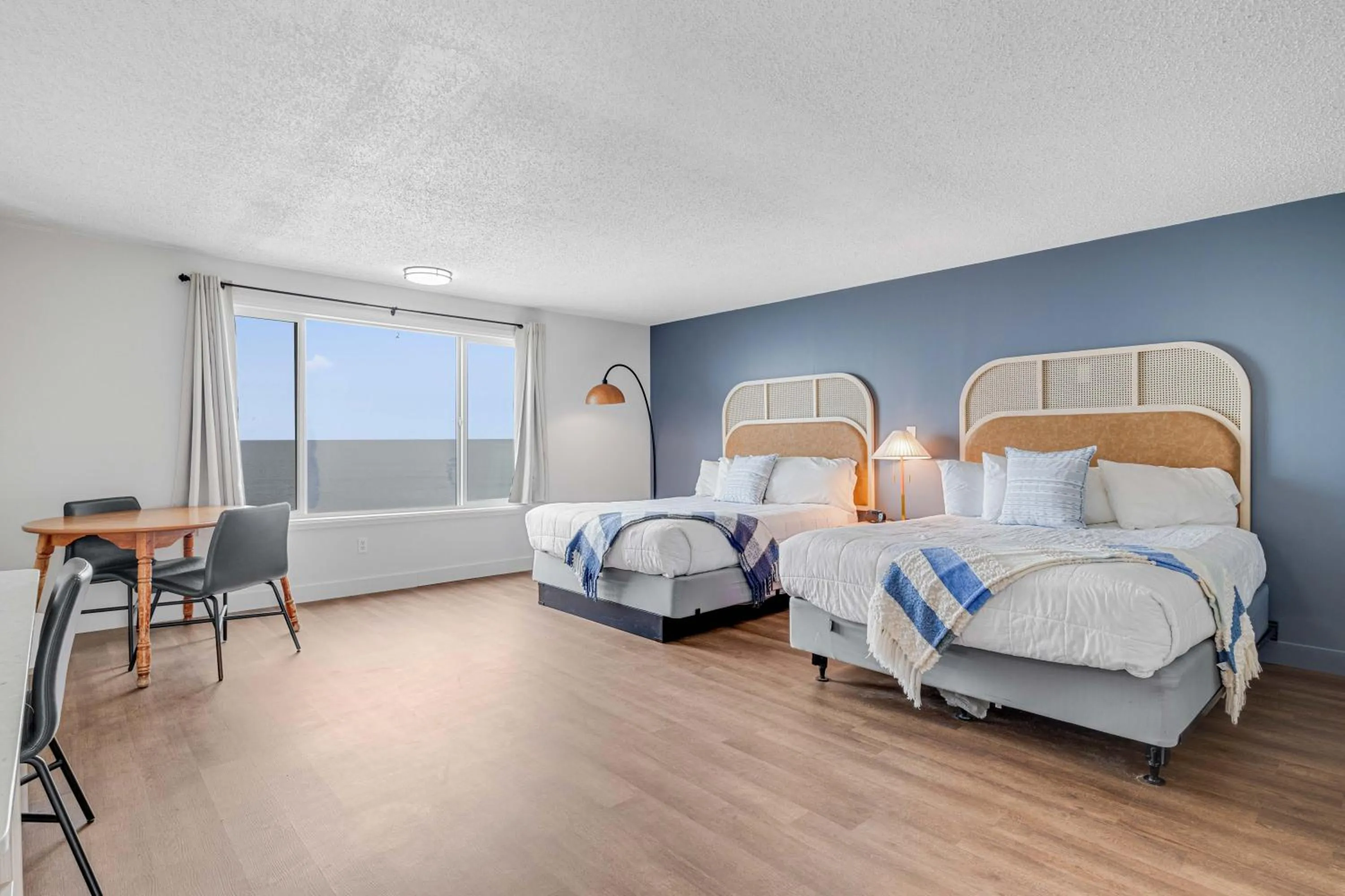 Bed in Seagull Beachfront Inn