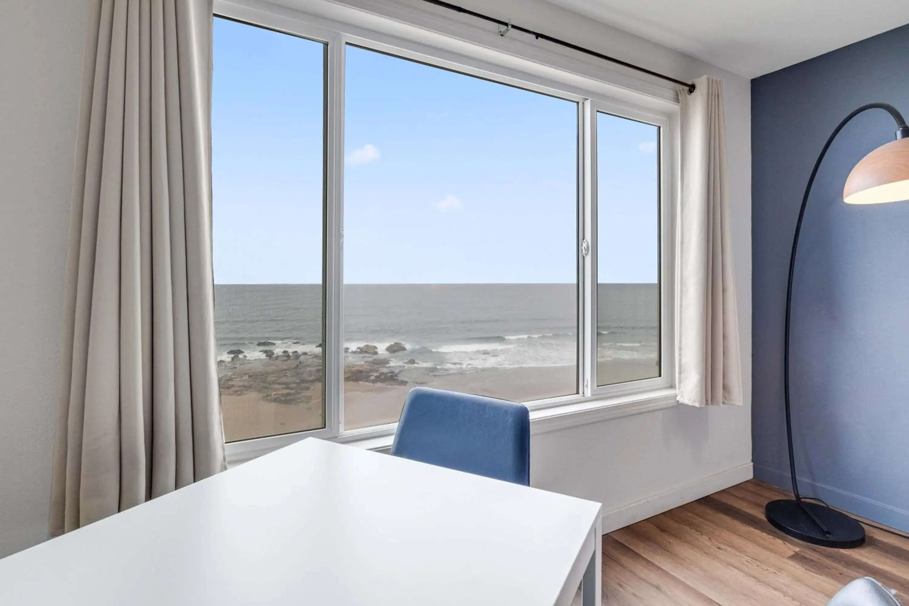 Sea view, Bed in Seagull Beachfront Inn Sea view, Bed in Seagull Beachfront Inn