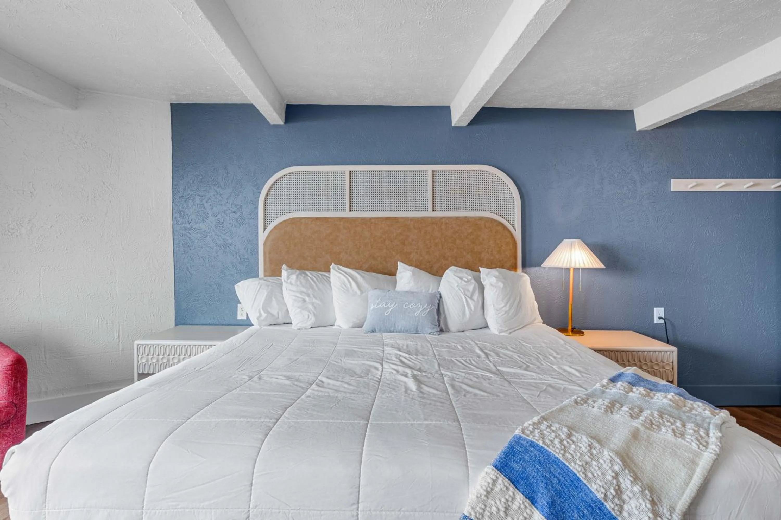 Bed in Seagull Beachfront Inn